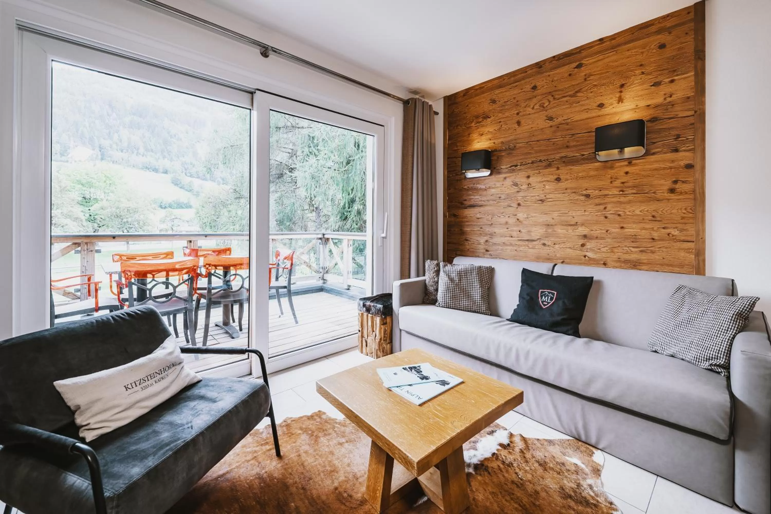 Living room in AvenidA Mountain Lodges Kaprun