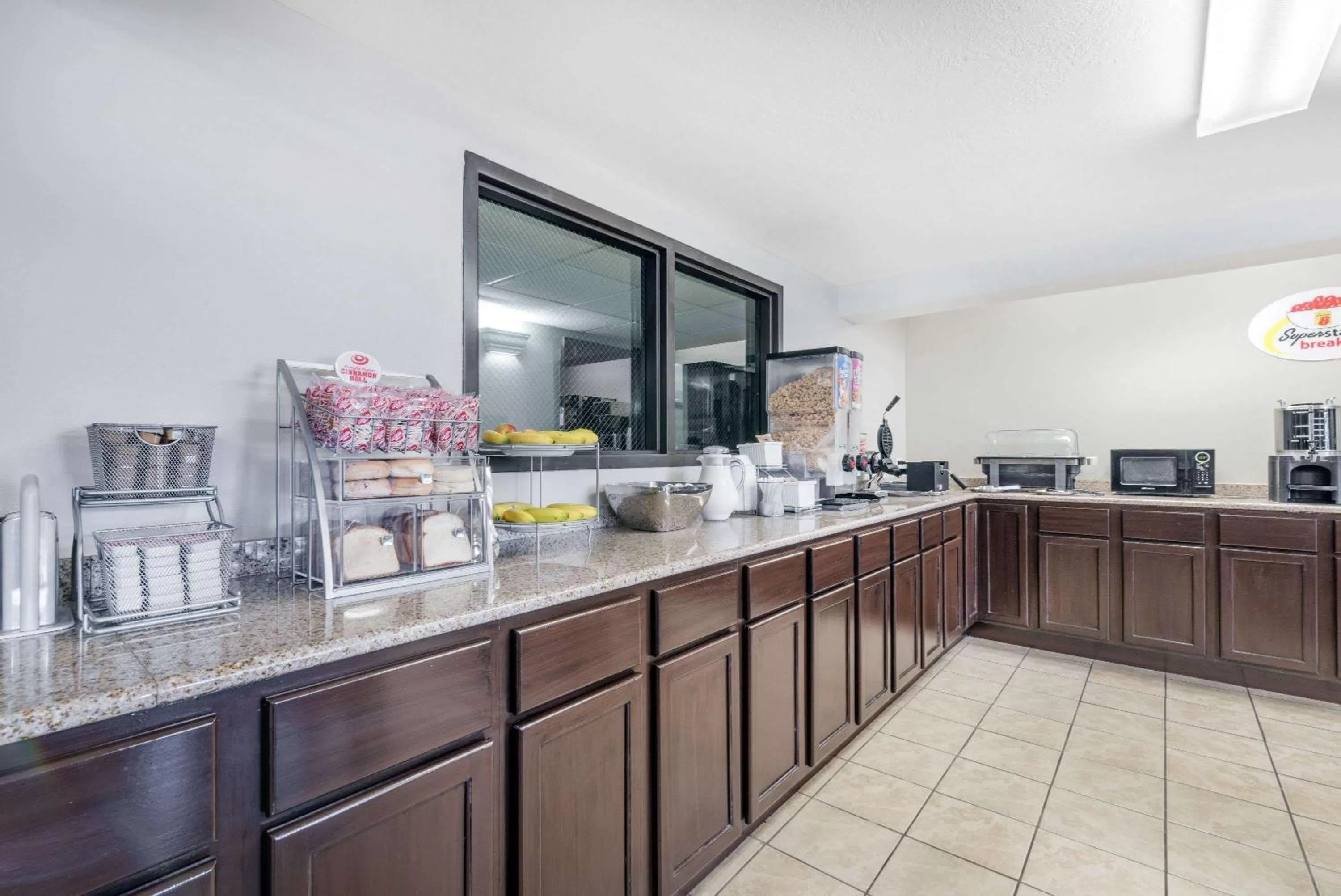 Restaurant/places to eat in Super 8 by Wyndham Pierre SD