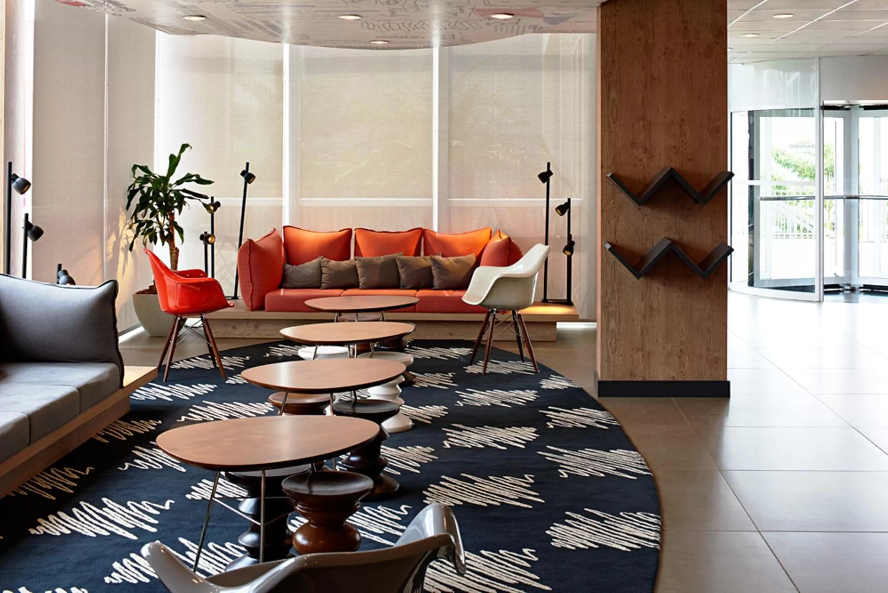 Communal lounge/ TV room in ibis Londrina Shopping