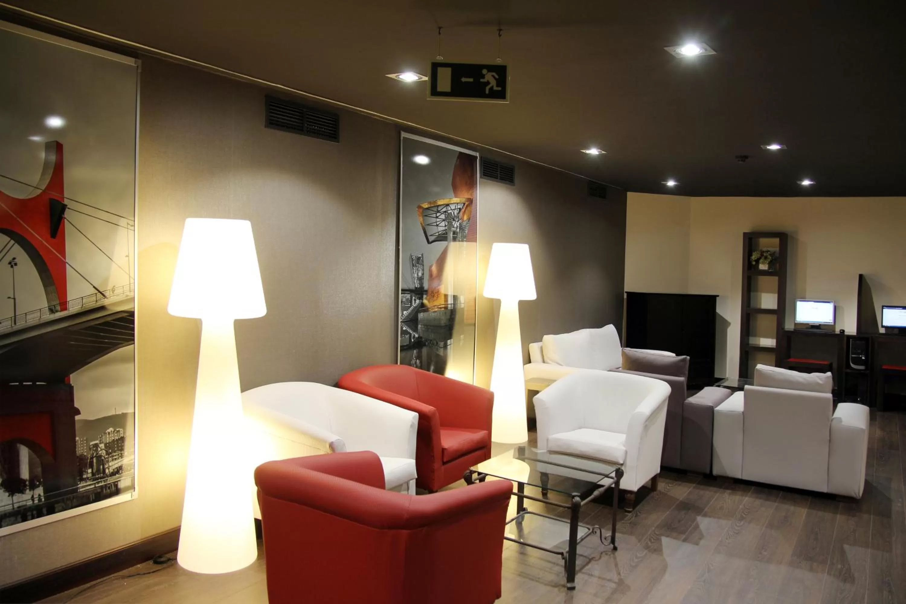 Communal lounge/ TV room in Hotel Conde Duque Bilbao
