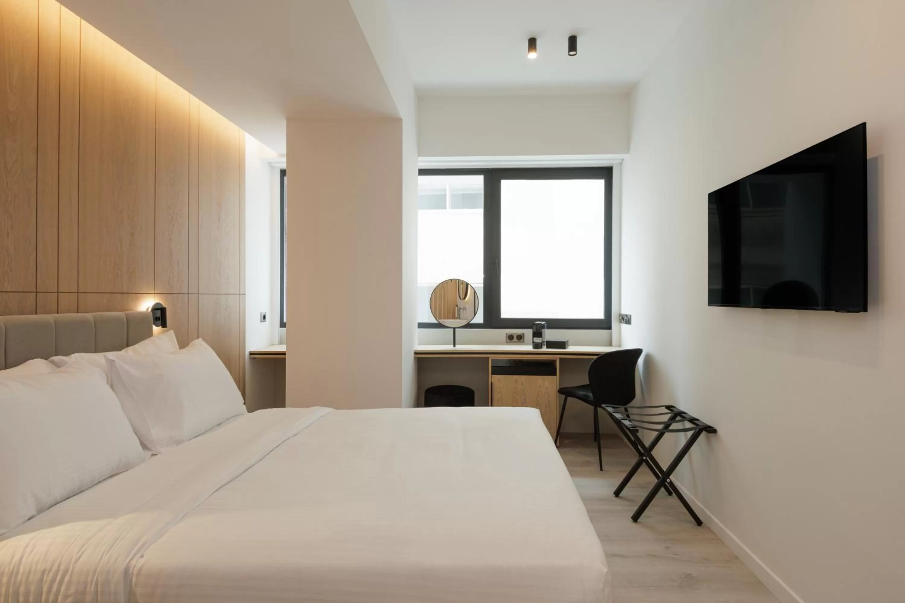 Bedroom in LUX&EASY Signature Syngrou 234