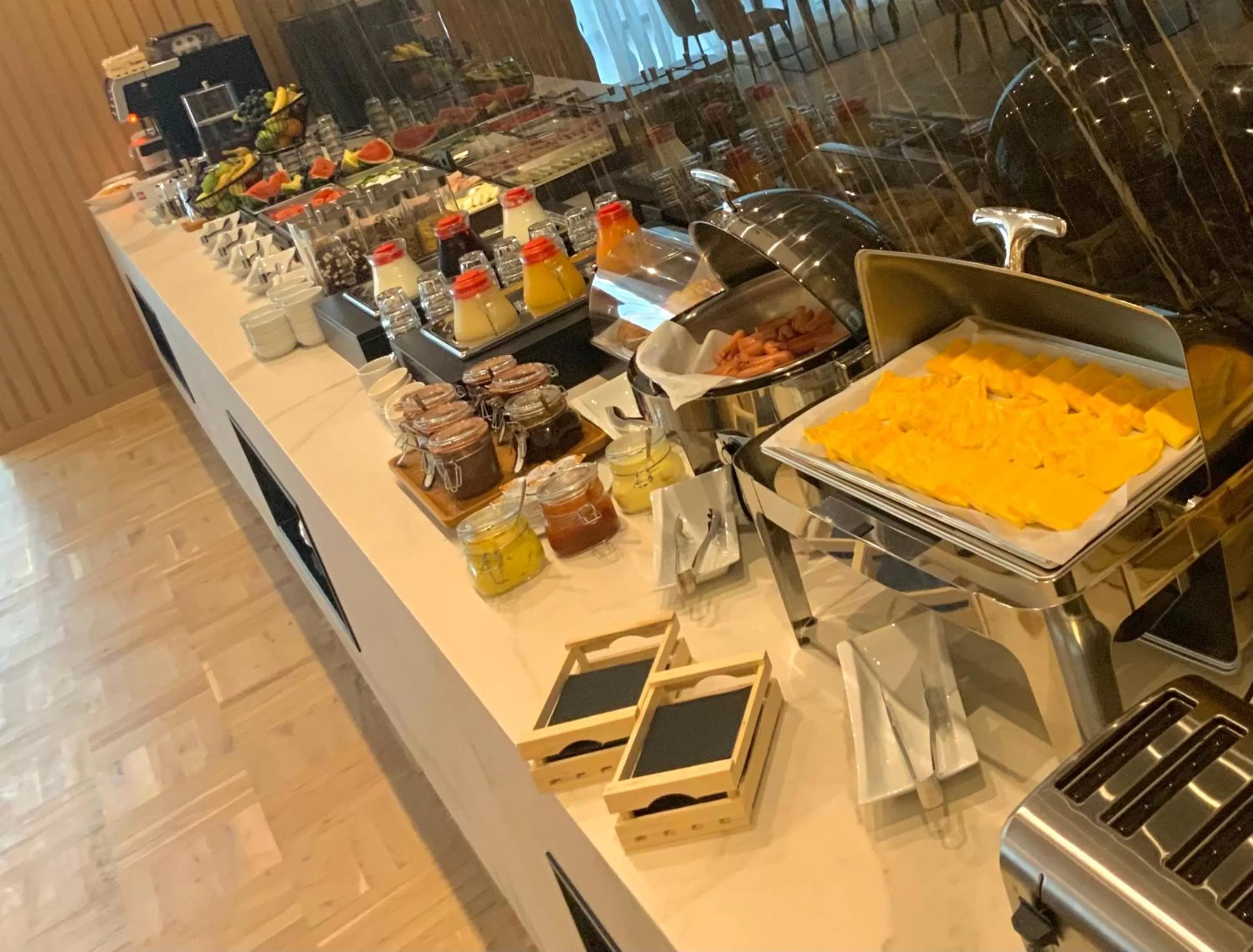 Restaurant/places to eat in Amare Hotel