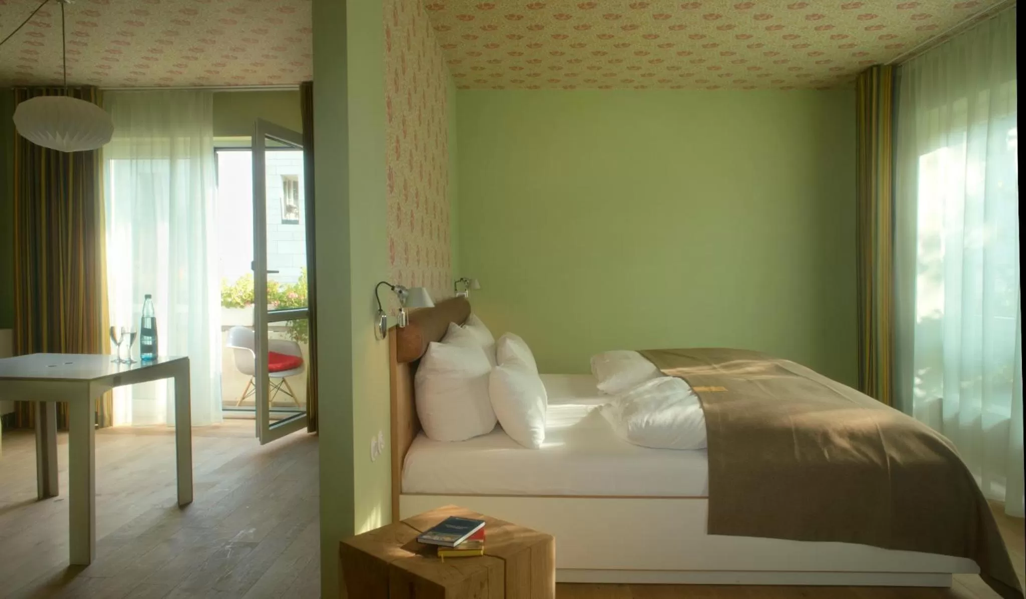 Bedroom, Bed in Hotel Gude