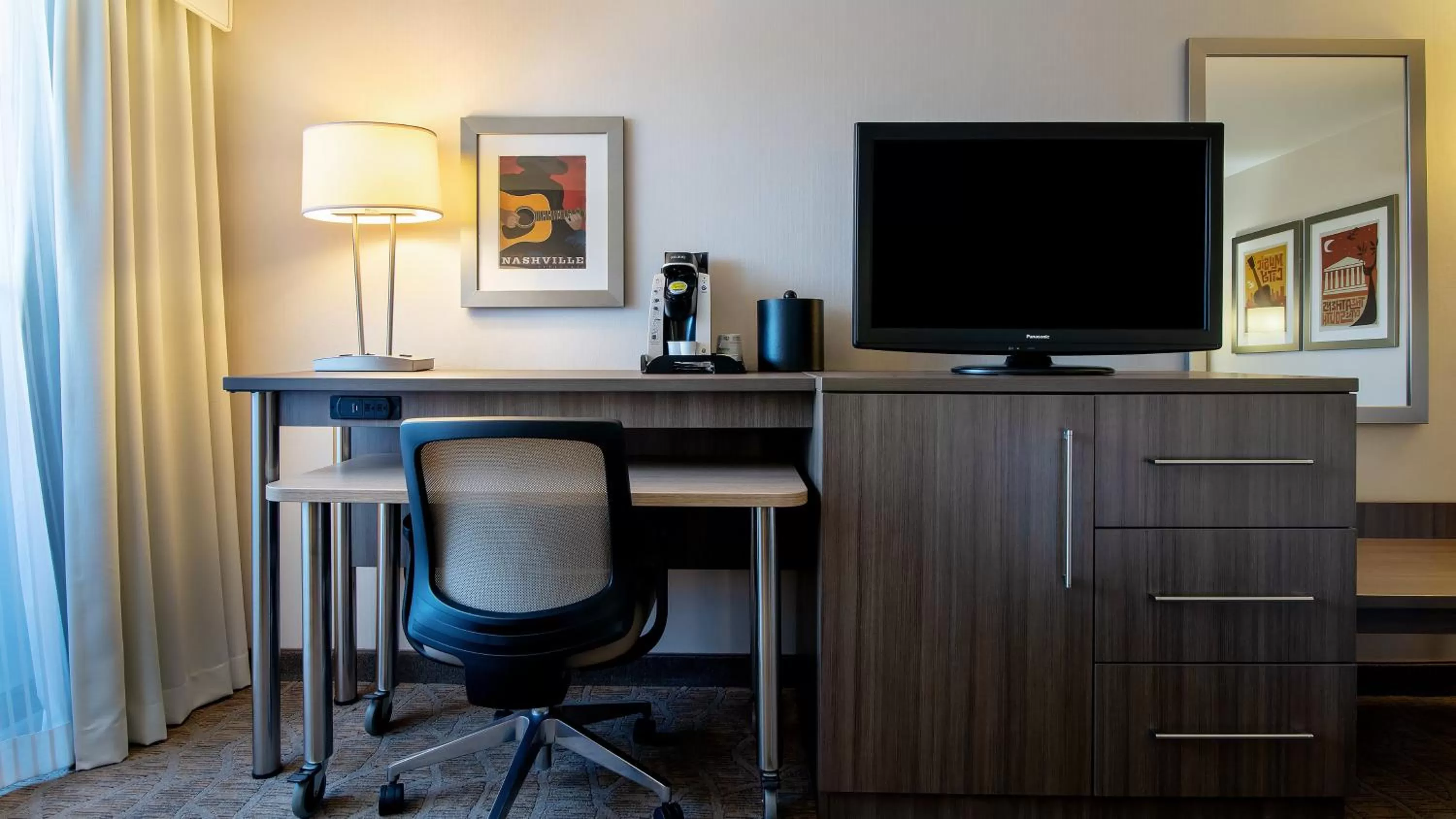 Photo of the whole room in Holiday Inn Nashville - Vanderbilt - Dwtn by IHG