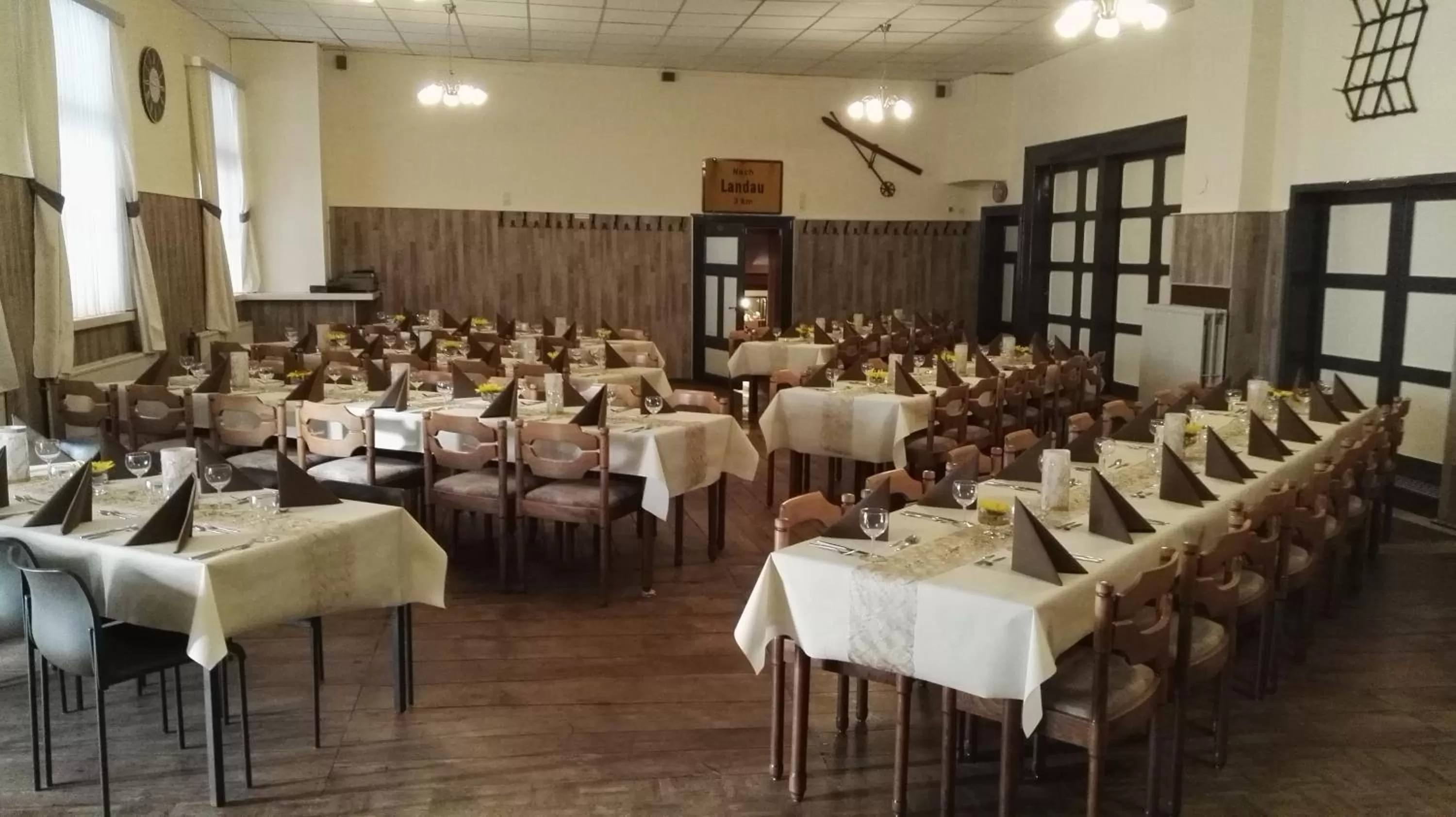 Restaurant/Places to Eat in Waldecker Taverne