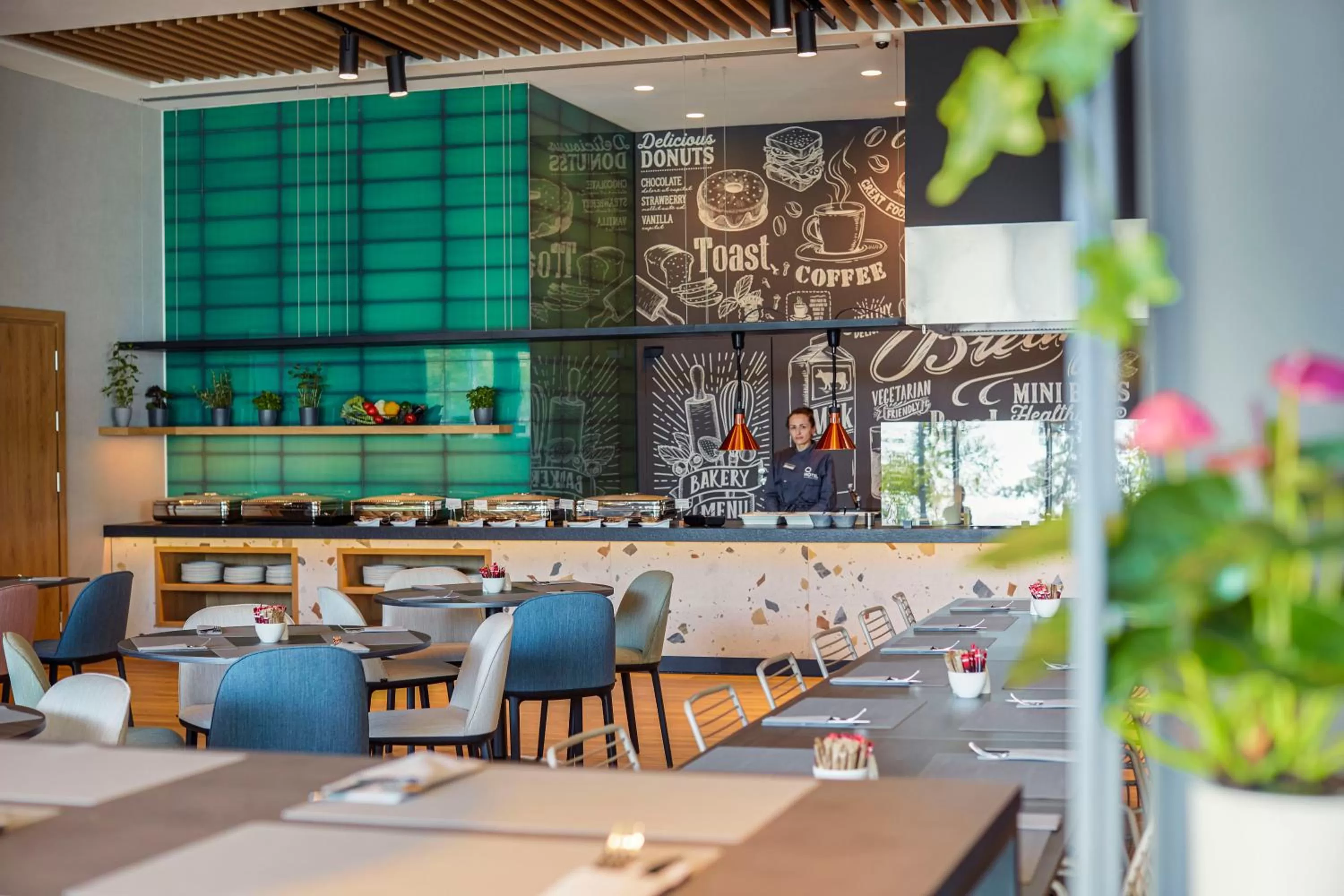 Restaurant/places to eat in Q Hotel Plus Wrocław Bielany