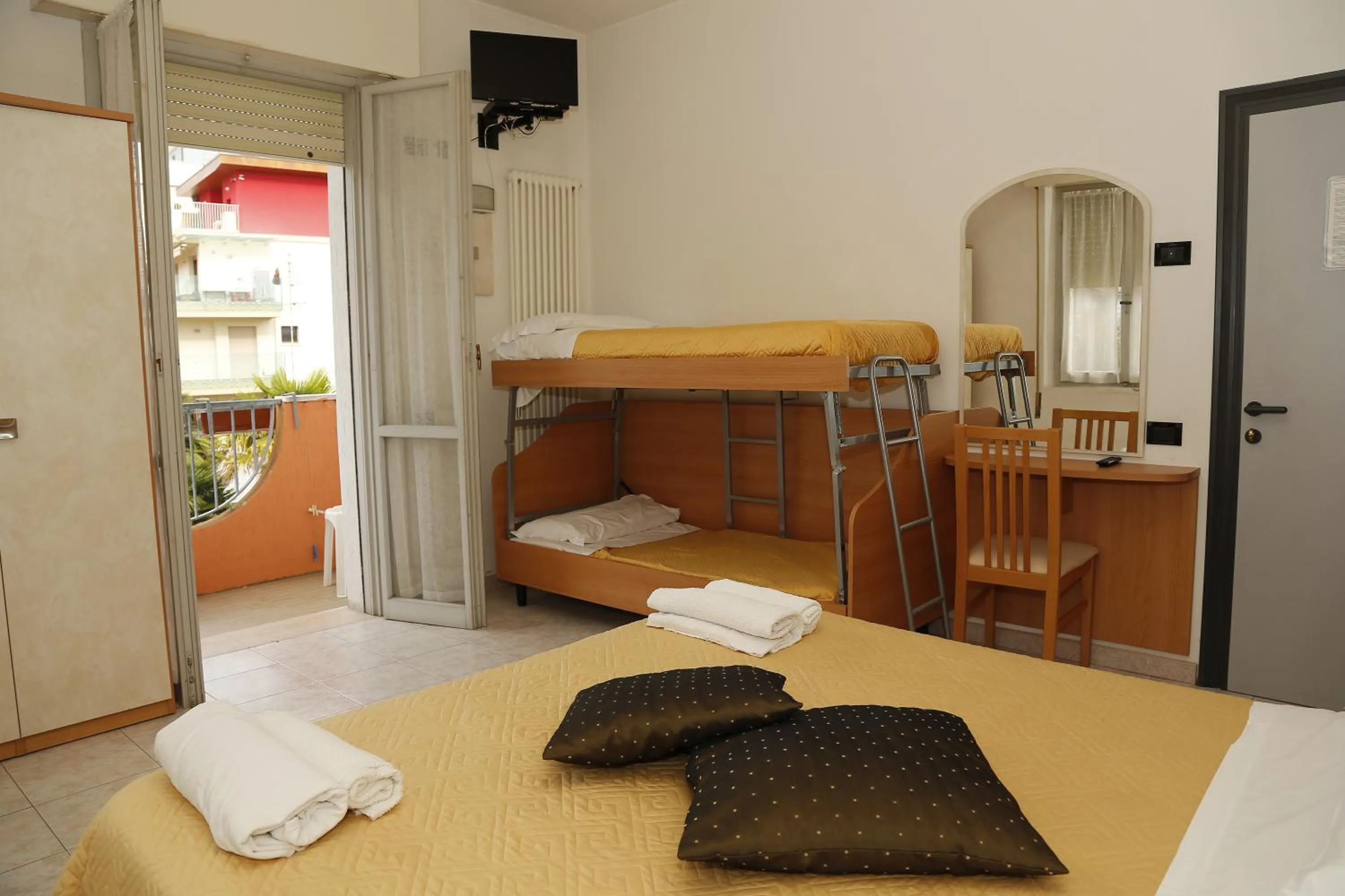 bunk bed, Bed in Hotel Villa Dina