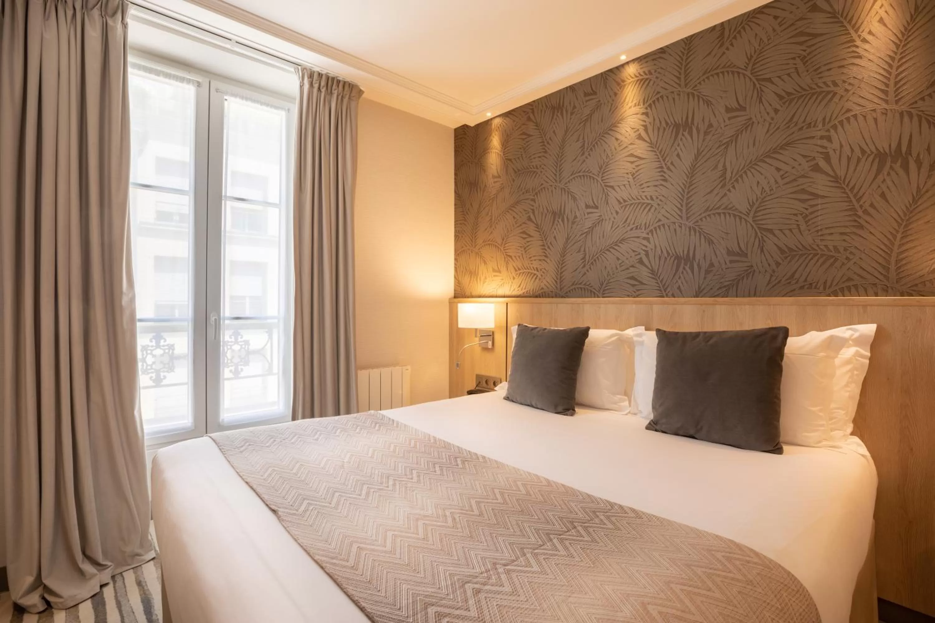 Bed in Prince Albert Lyon Bercy