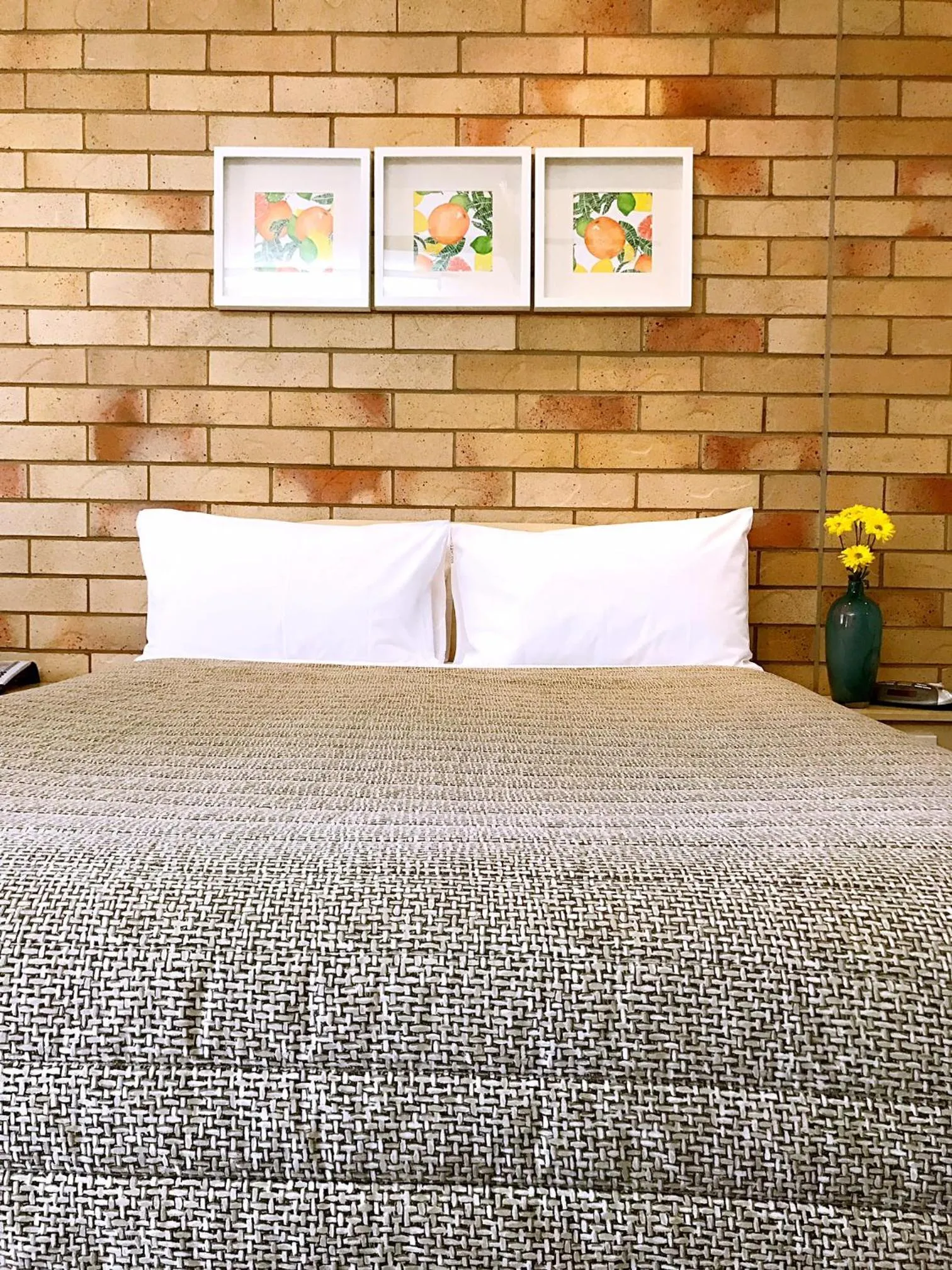 Bed in Starlight Motor Inn