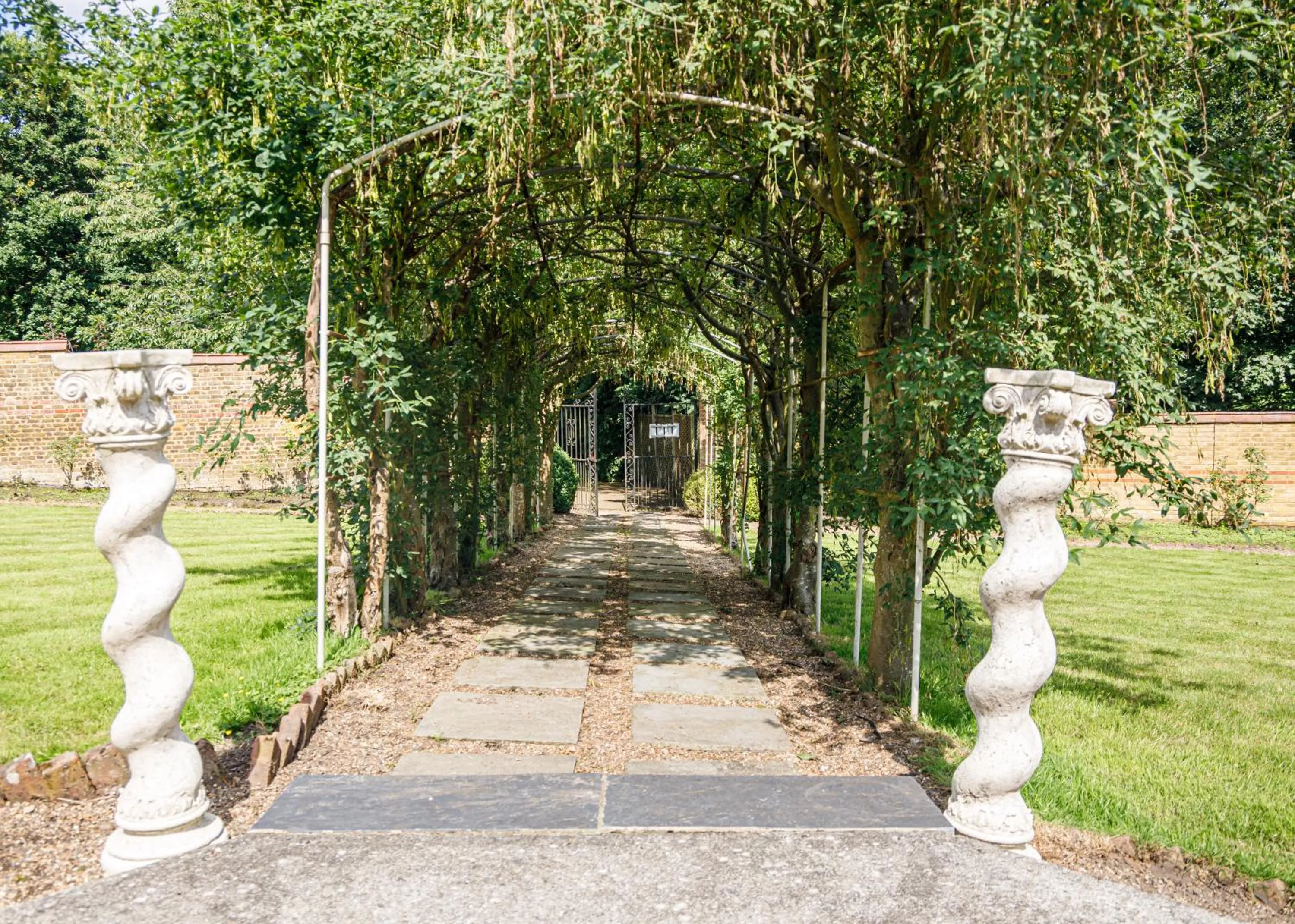 Garden in Rowhill Grange Hotel & Utopia Spa