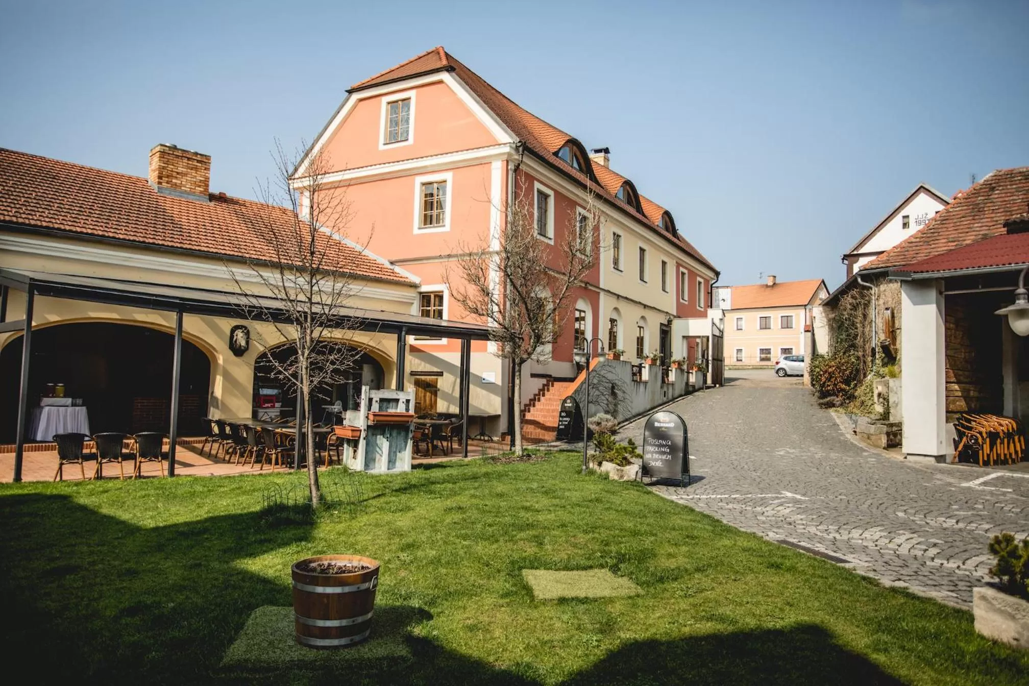 Facade/entrance in Hotel Dvur Hoffmeister