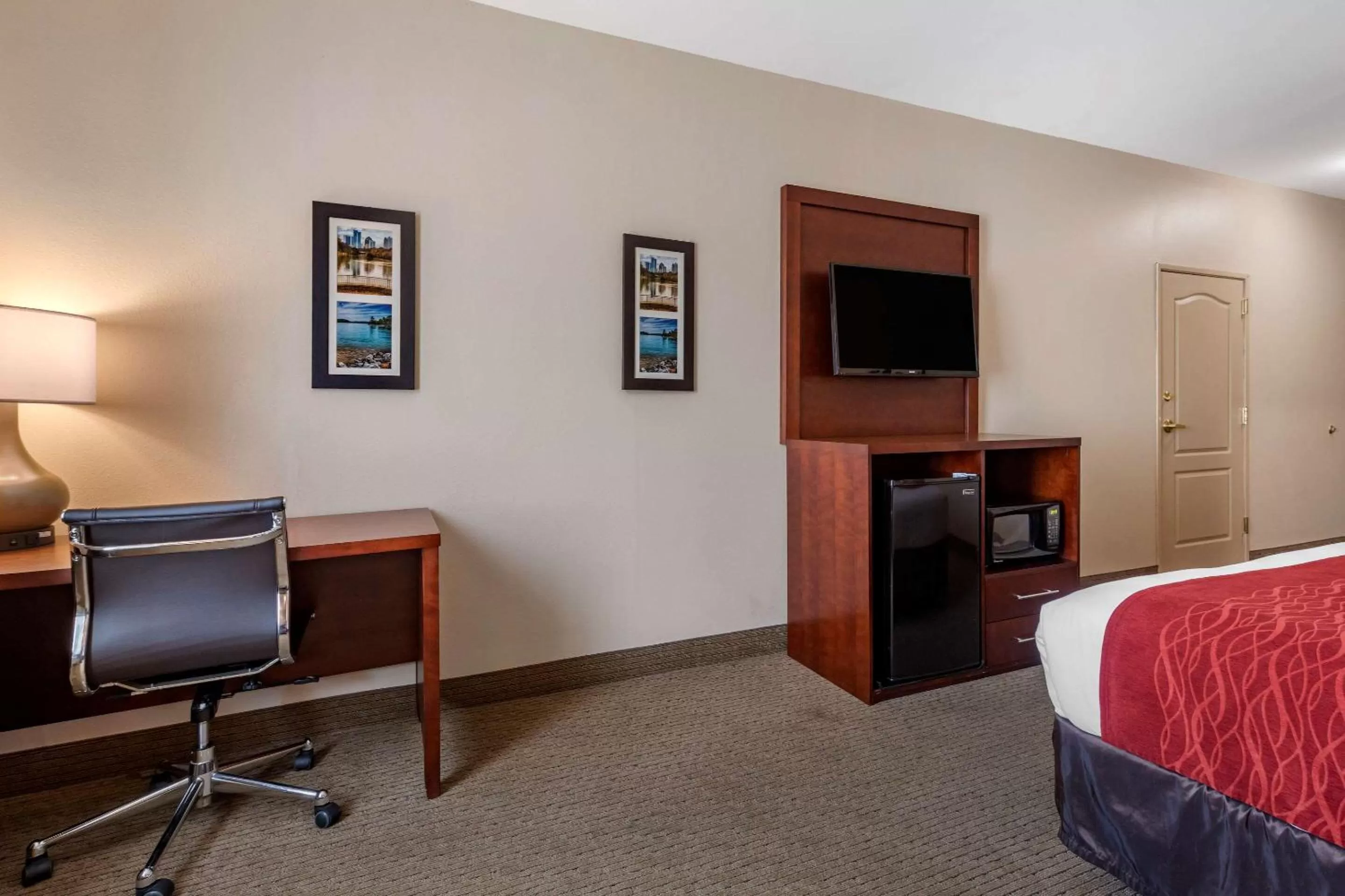 Photo of the whole room, Bed in Comfort Inn & Suites Villa Rica