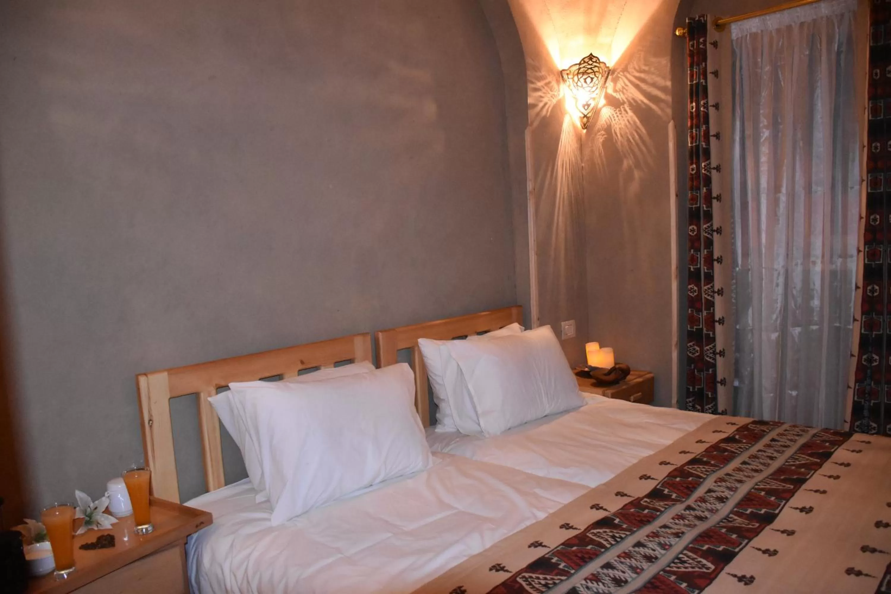 Continental breakfast, Bed in Embrace Hotel