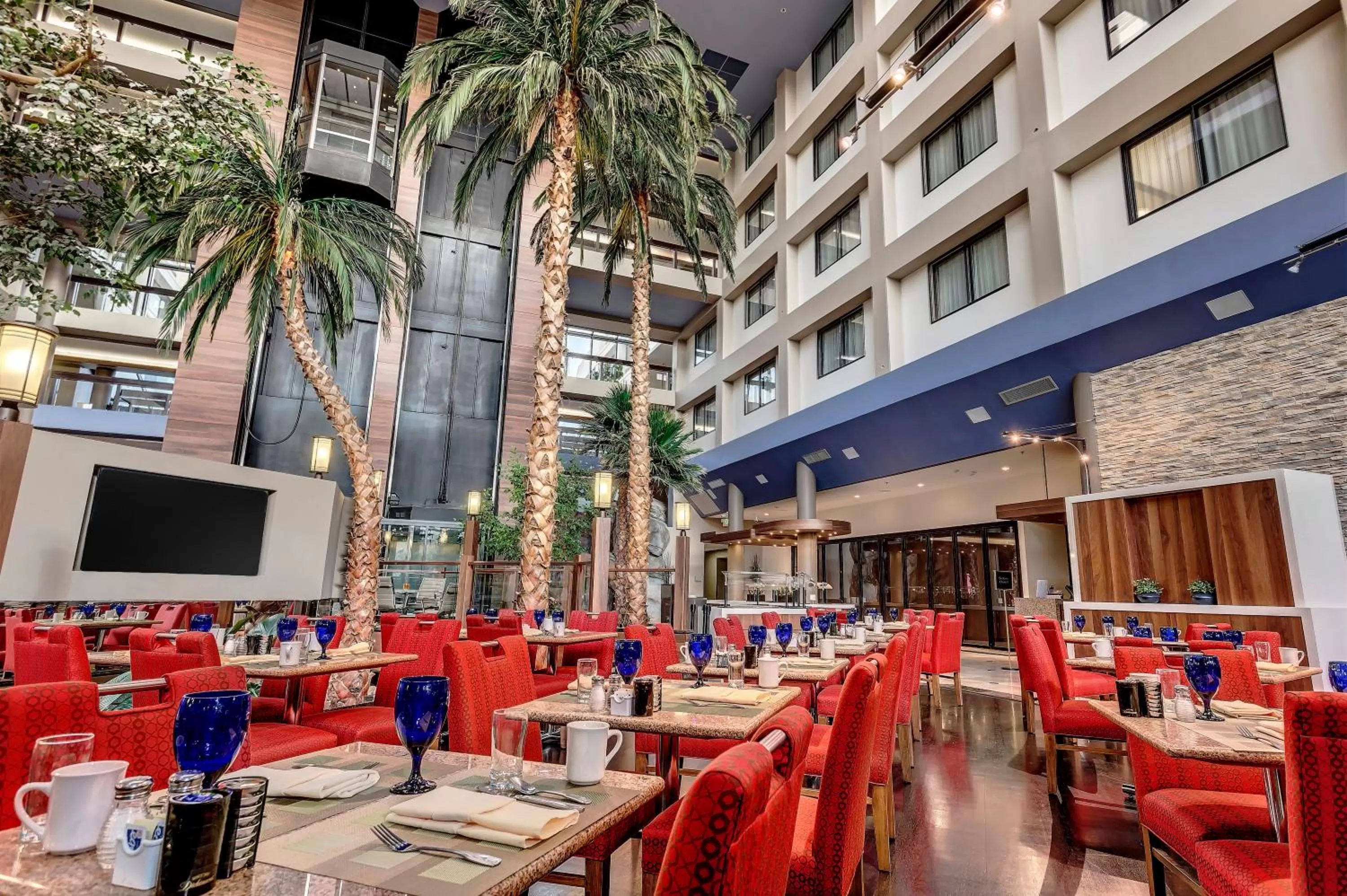 Coffee/tea facilities in Crowne Plaza Hotel Foster City-San Mateo by IHG