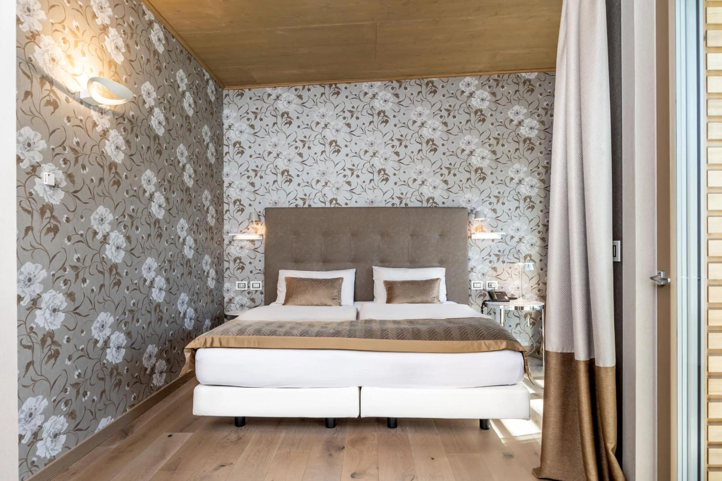 Bedroom, Bed in Hotel Villa Madruzzo