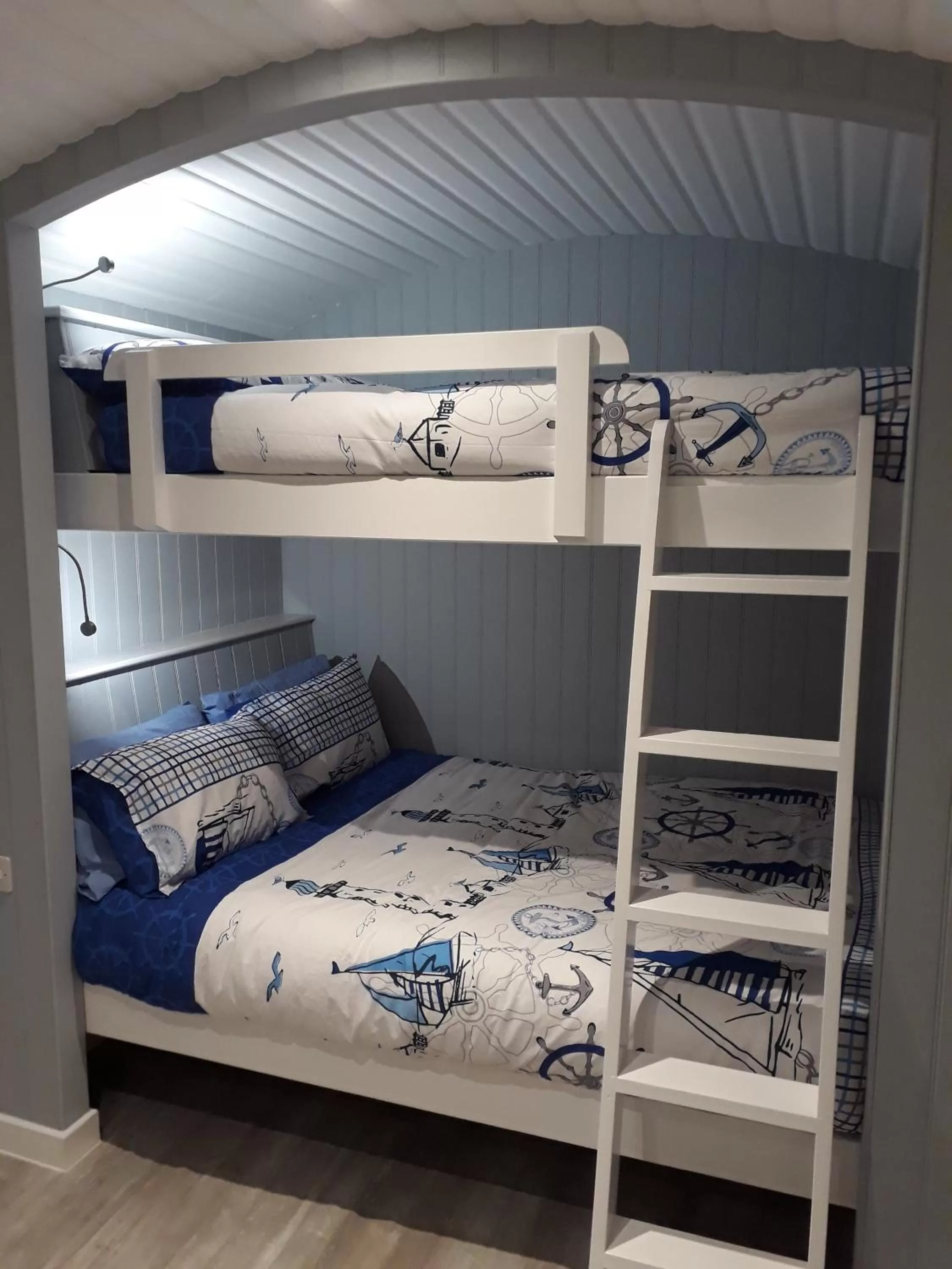 bunk bed, Bed in Allibella Shepherds Hut, Amazing Seaview, Private garden, Pet Friendly