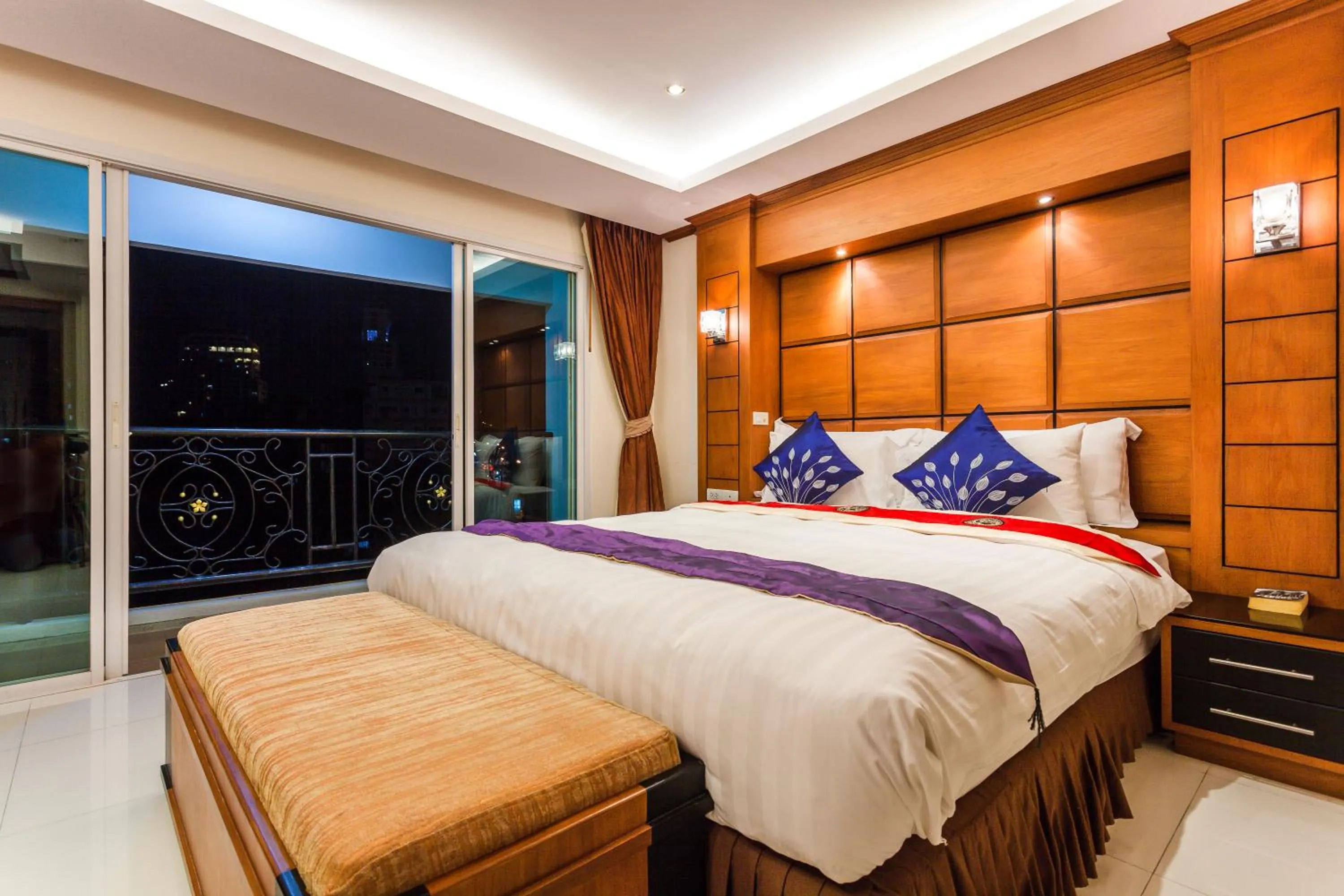 Bed in Tara Court Hotel