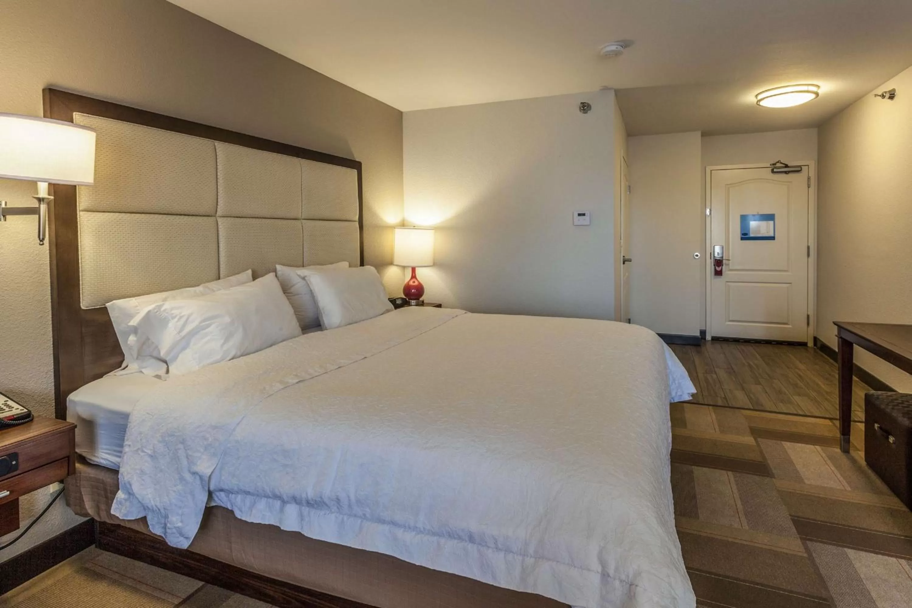 Bed in Hampton Inn Colorado Springs-Airport