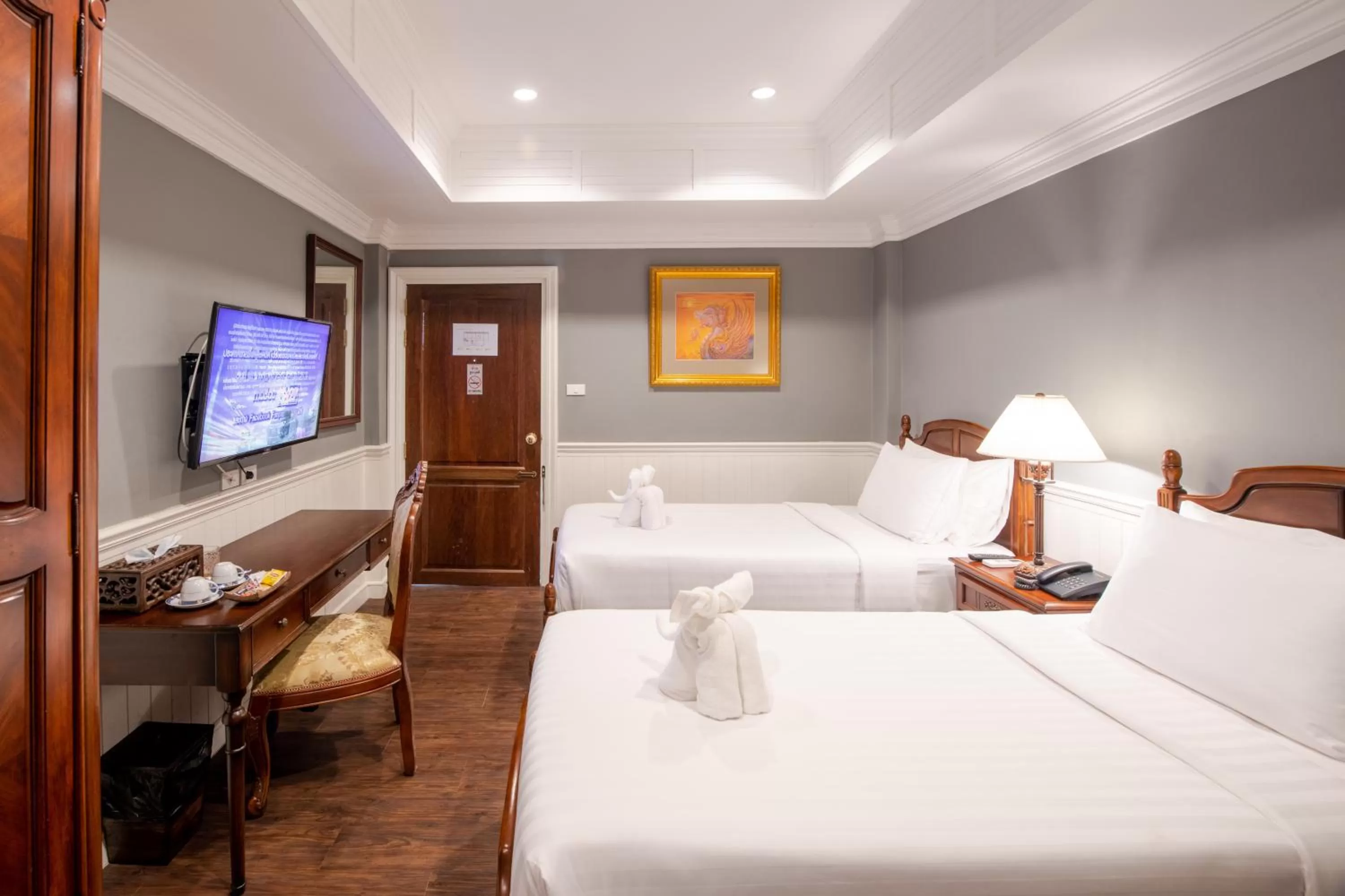 Bedroom, Bed in The Orchid House 153