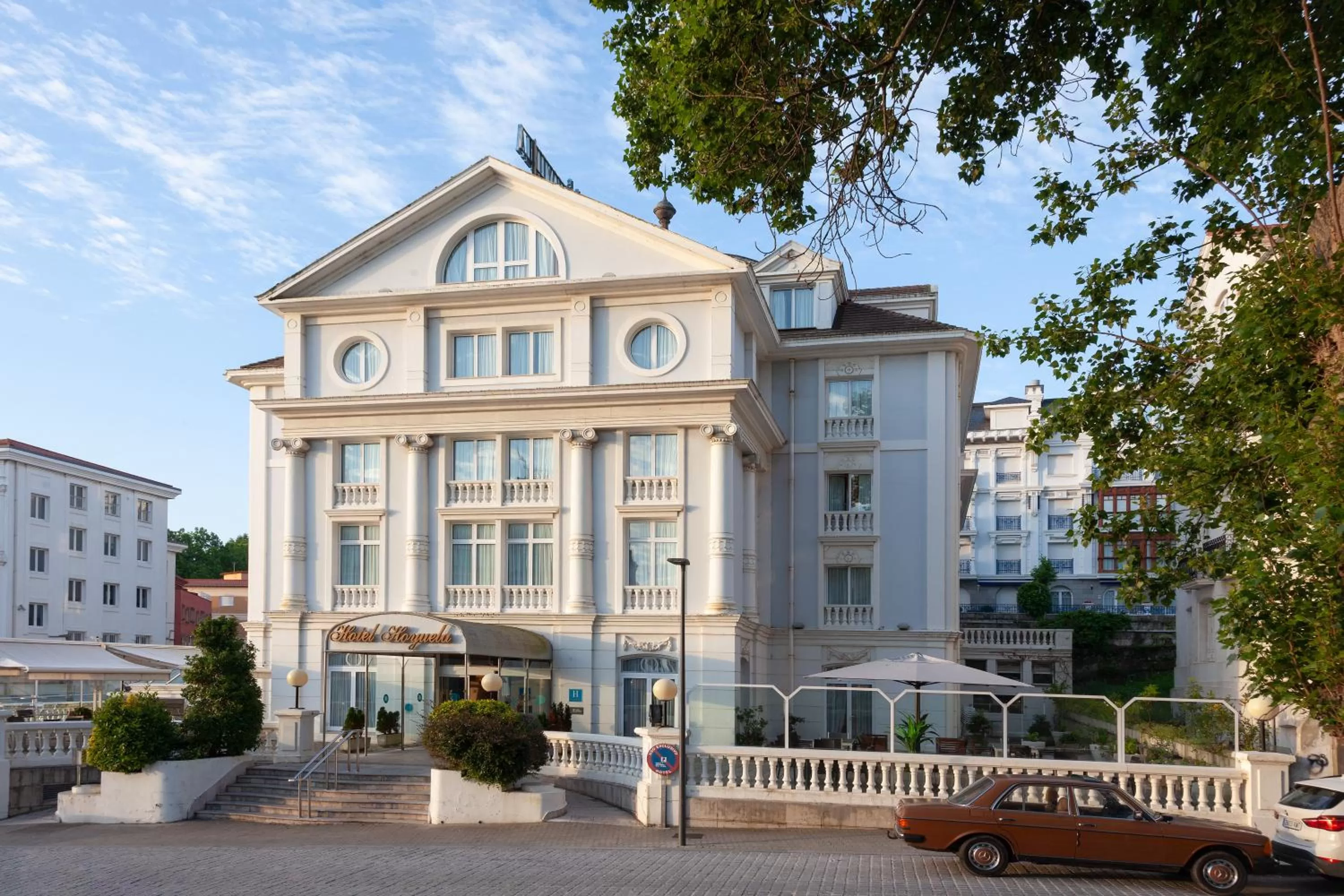 Property building in Hotel Hoyuela