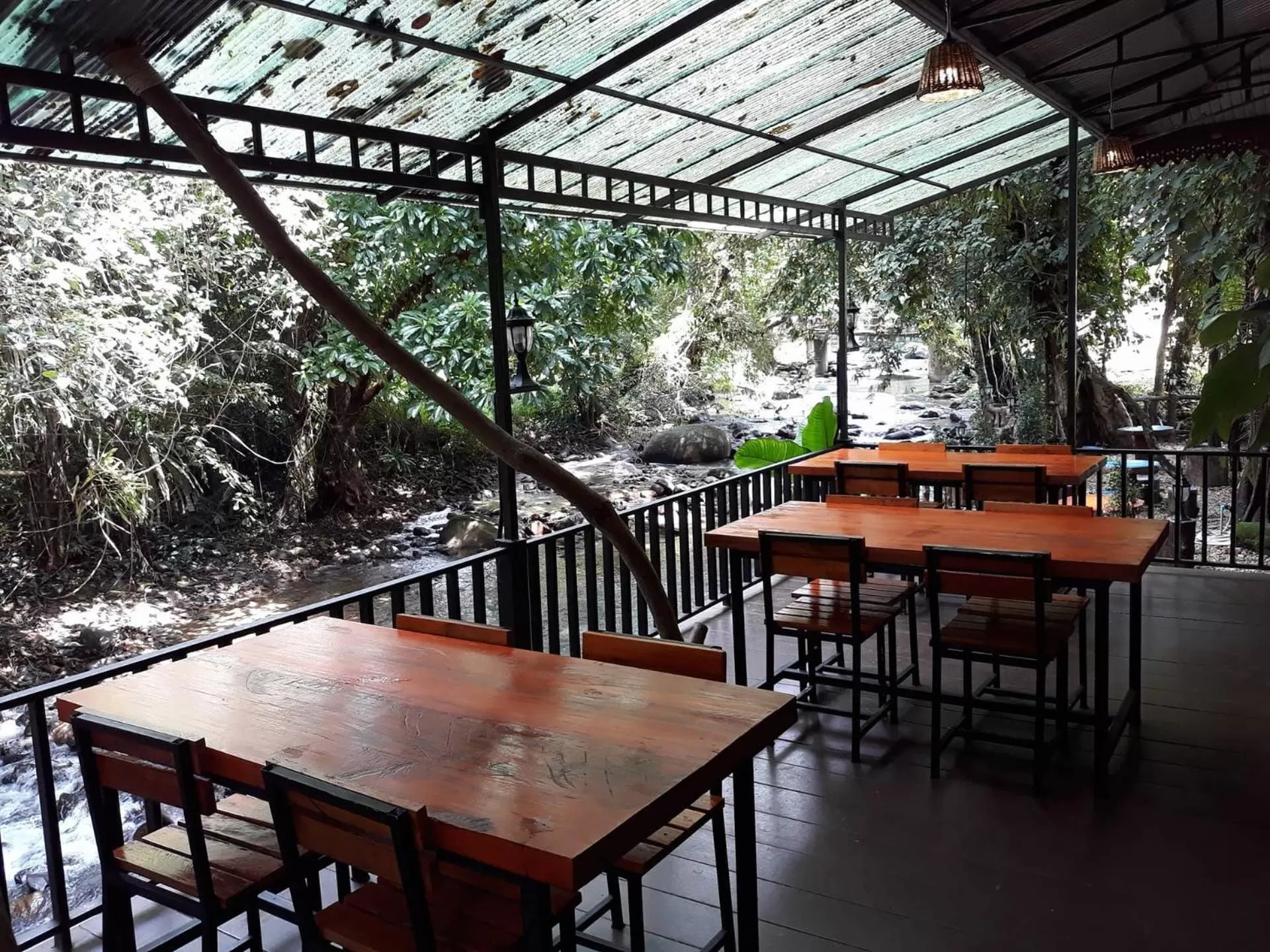 Restaurant/places to eat in Tree Tops River Huts