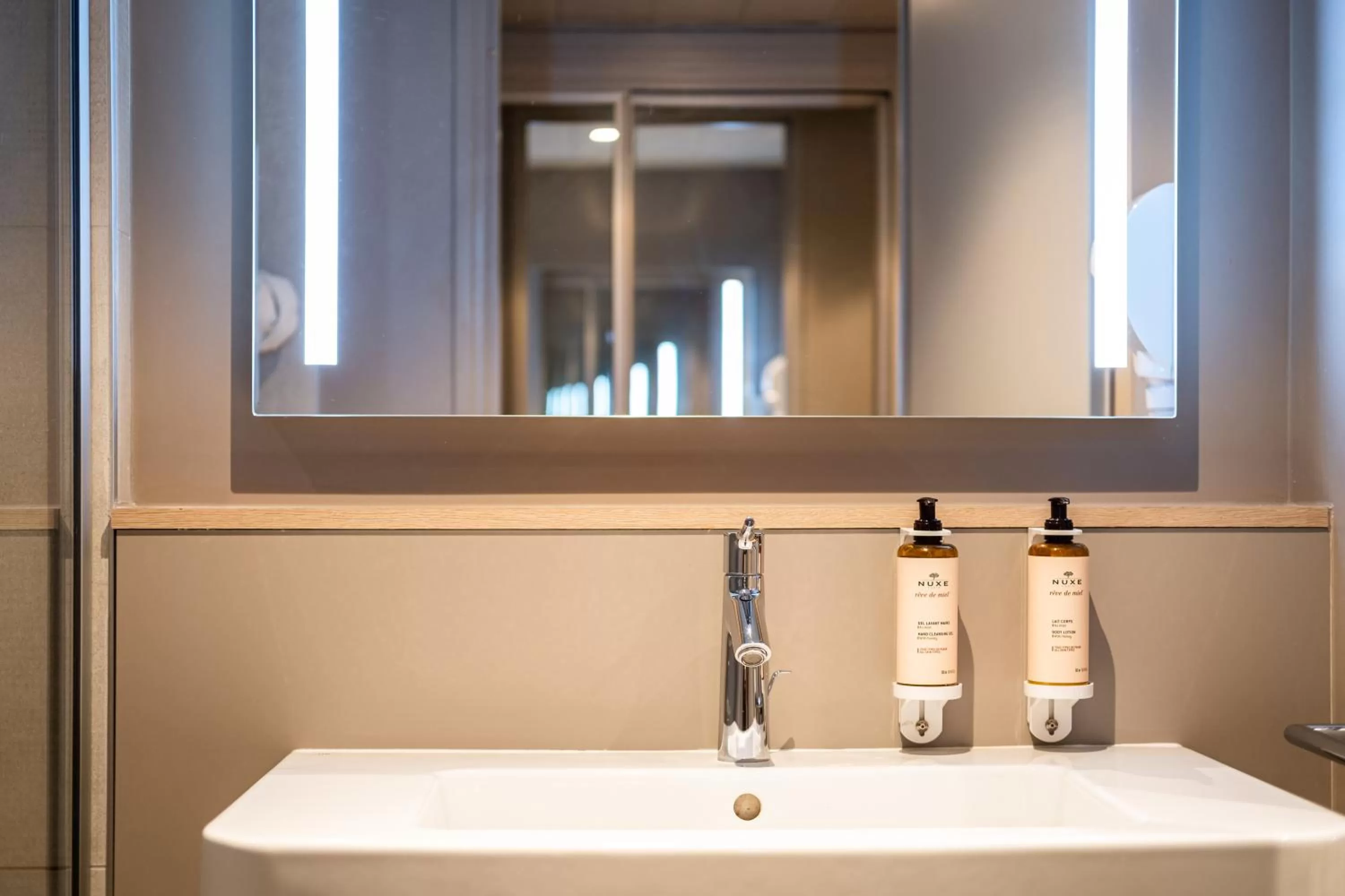 Bathroom in Mercure Grenoble Meylan