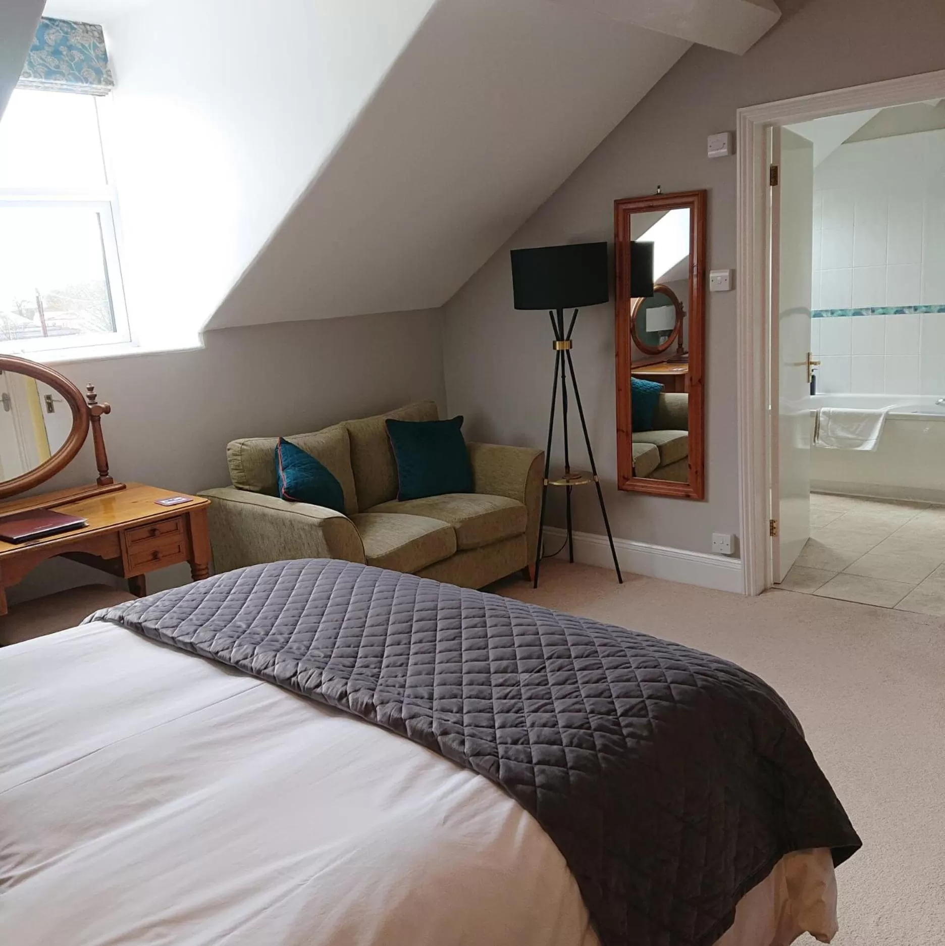 Photo of the whole room, Bed in Barnabas House