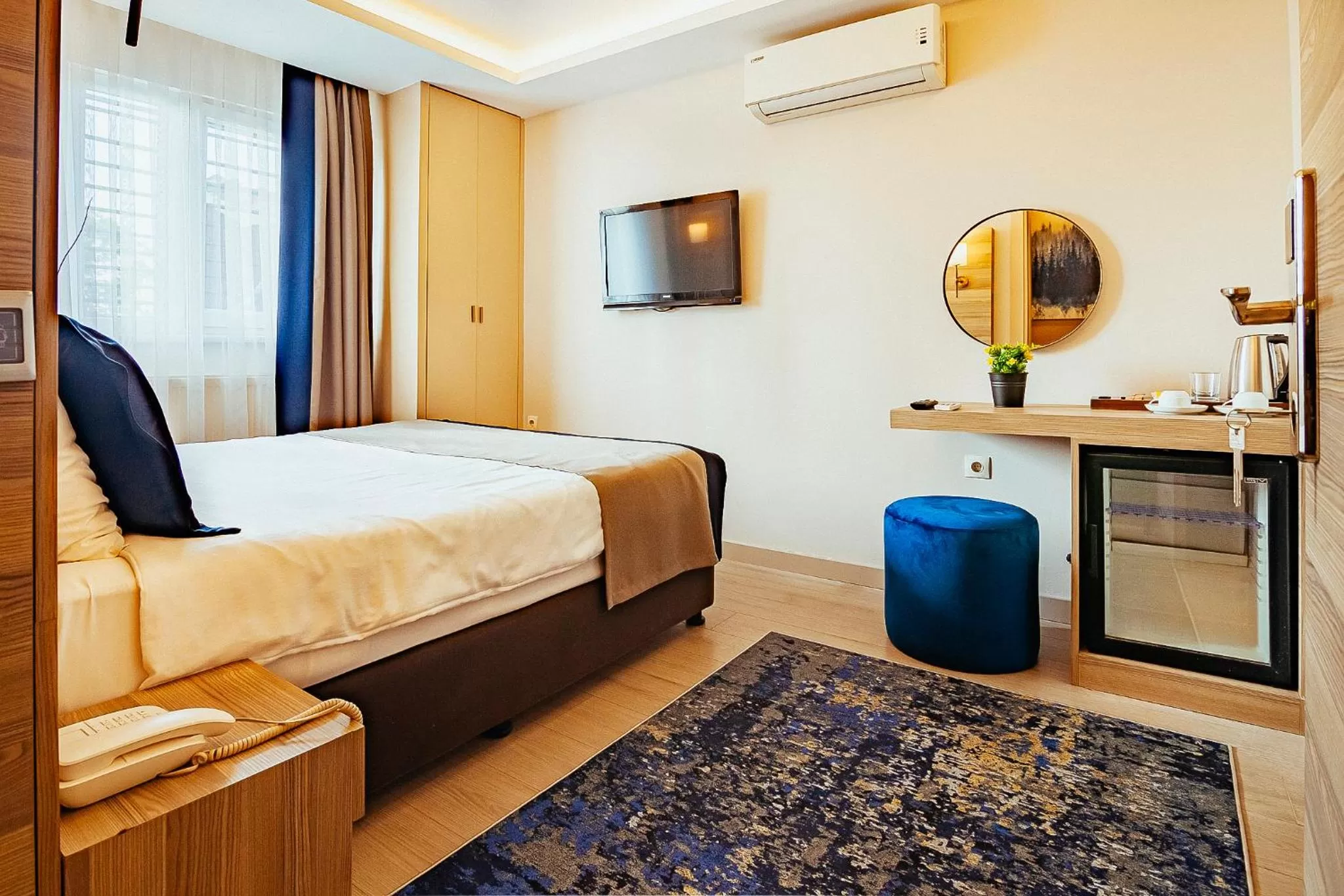 Photo of the whole room, Bed in The Milltown Hotel