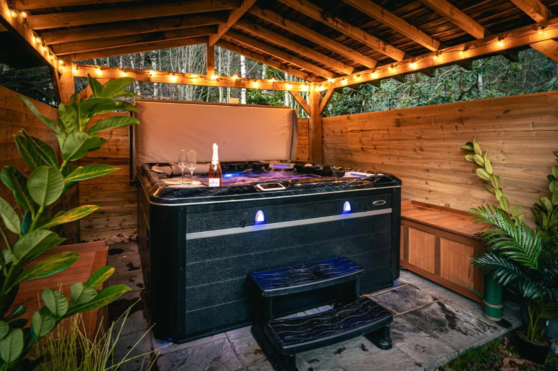 Hot Tub in White Rose Tower