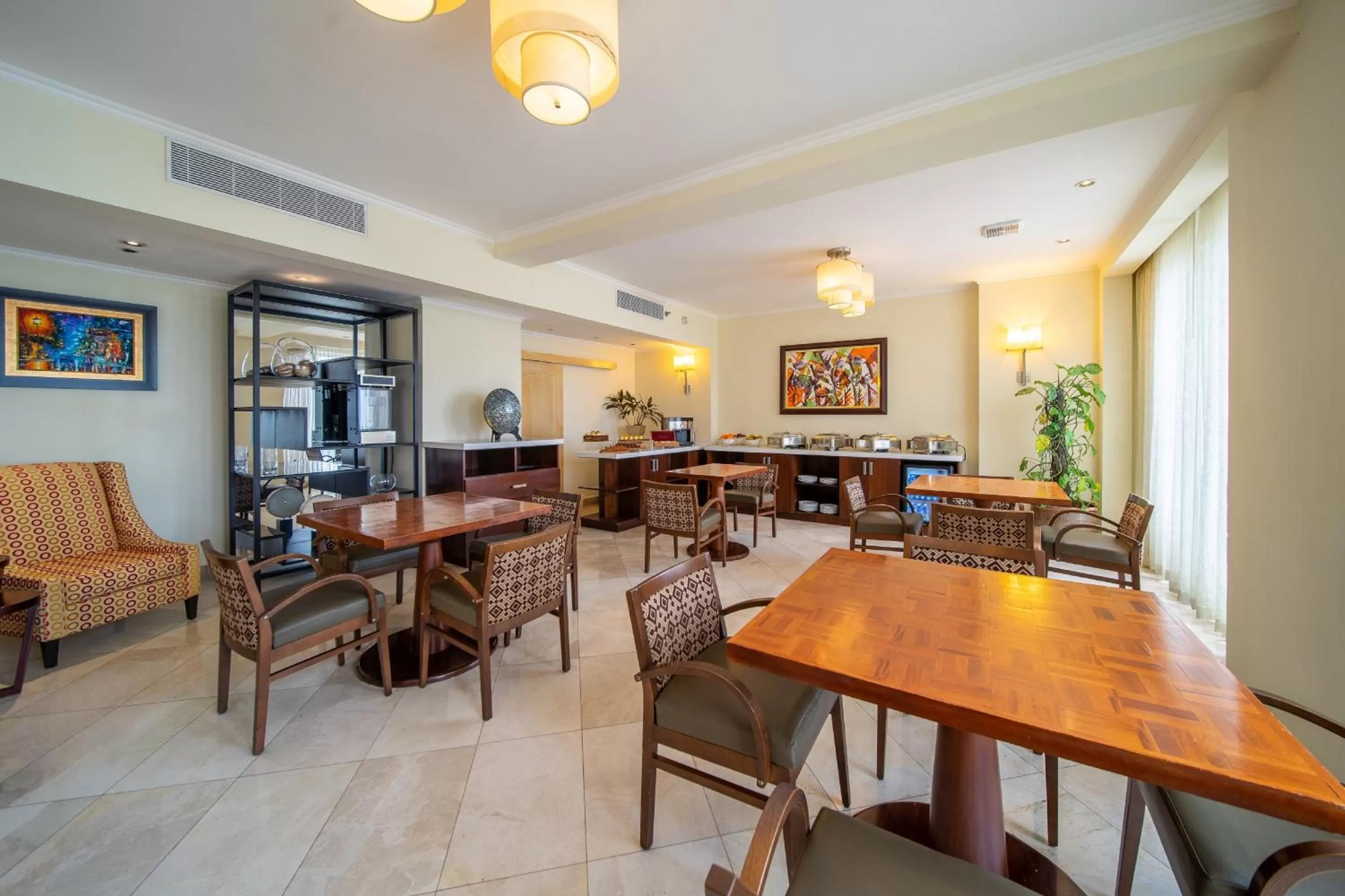 Lounge or bar in InterContinental Real San Pedro Sula by IHG