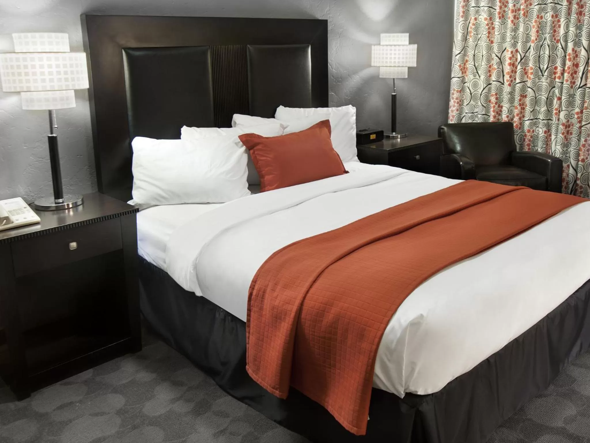 Bed in Golden Gate Casino Hotel