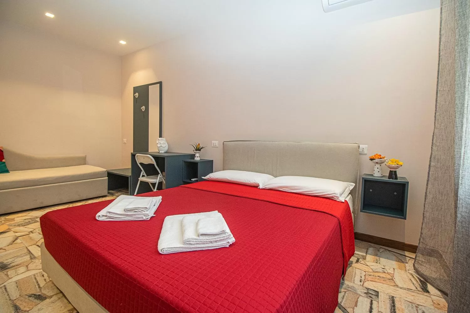 Photo of the whole room, Bed in suebi rooms