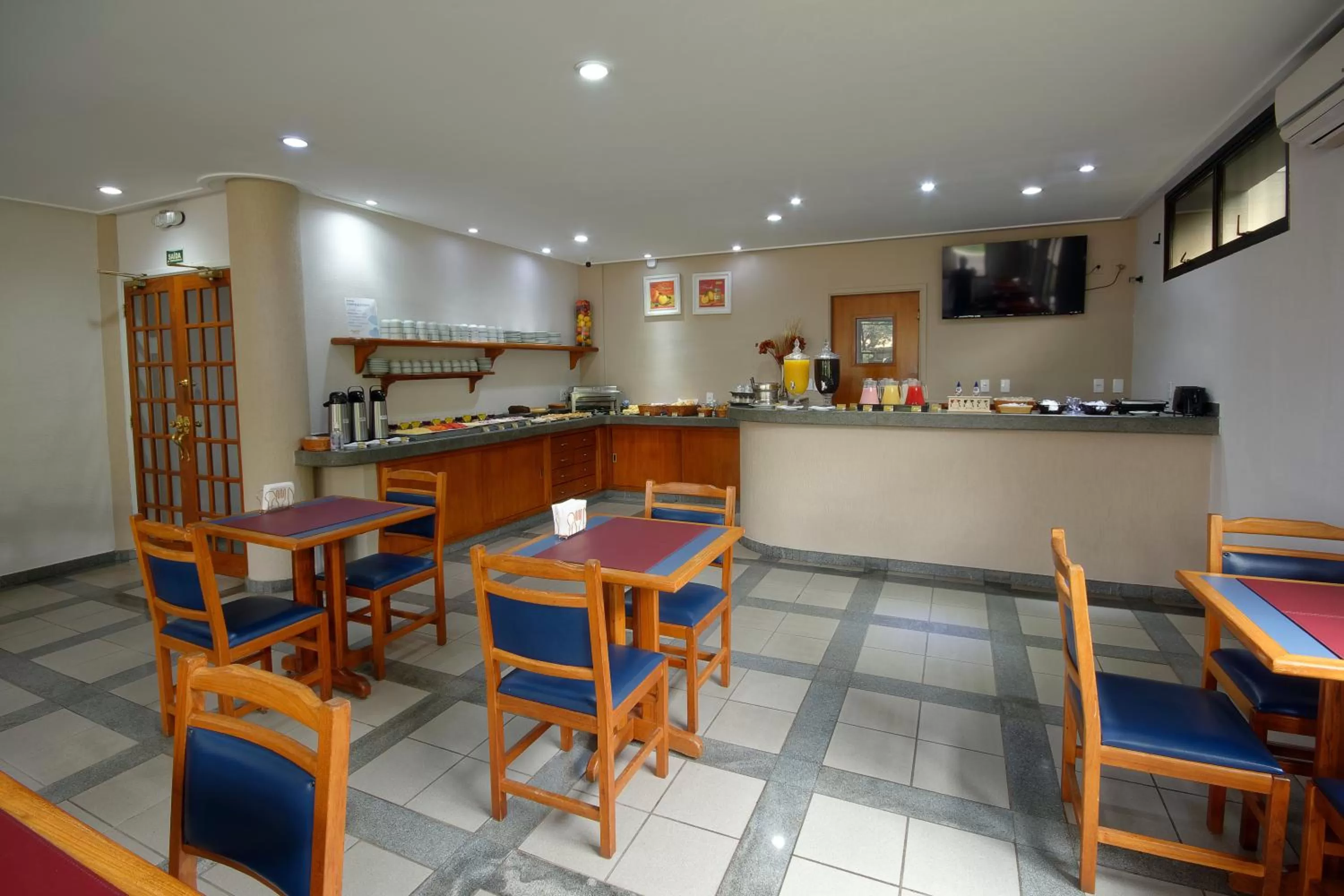 Restaurant/places to eat in Fênix Hotel Limeira