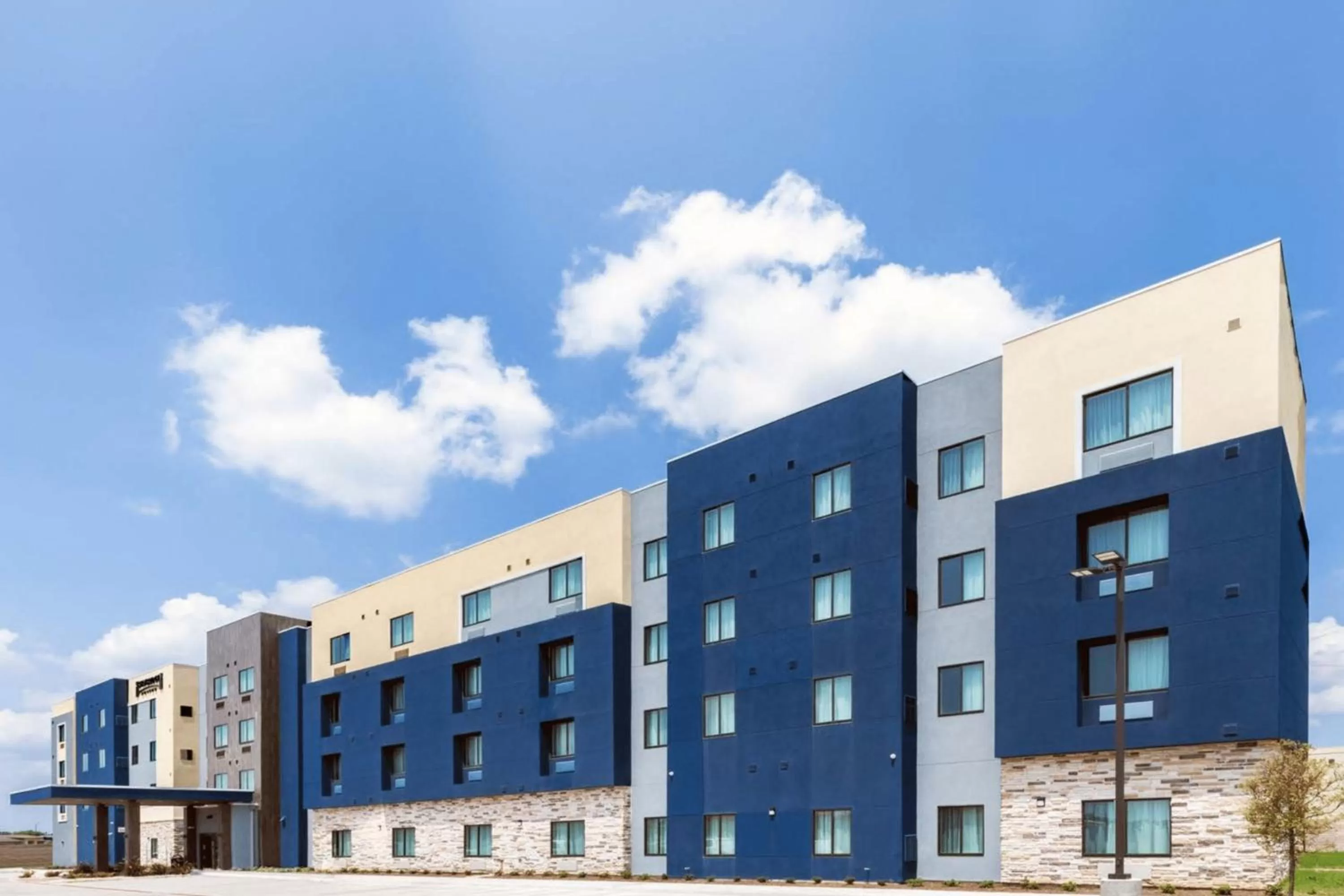 Property building in Staybridge Suites Waco South - Woodway by IHG