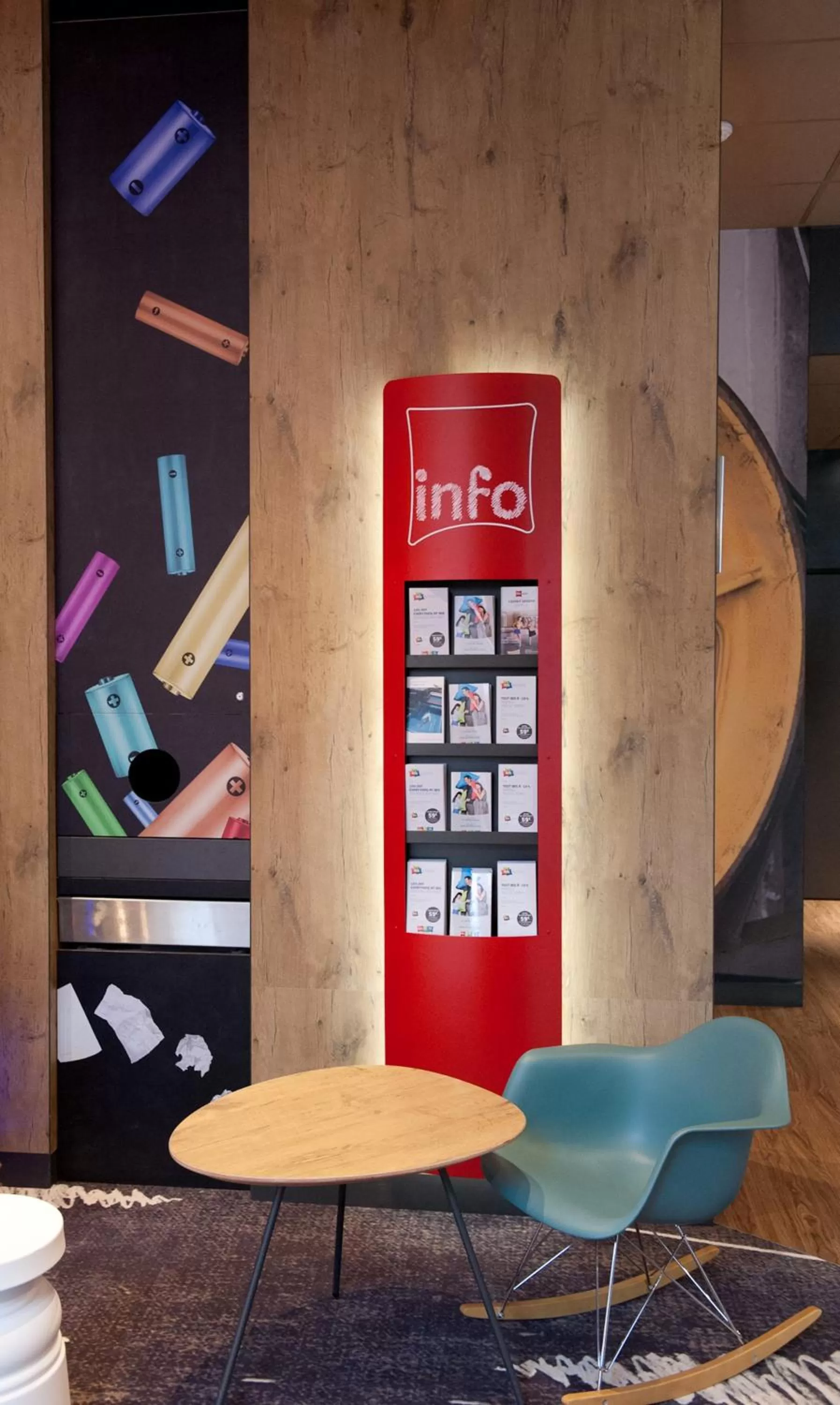 Decorative detail in Ibis Agen Centre Gare