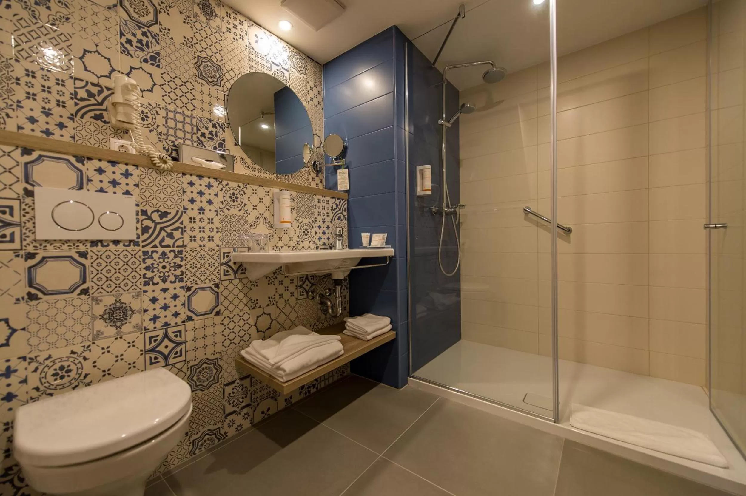 Shower in Three Corners Lifestyle Hotel