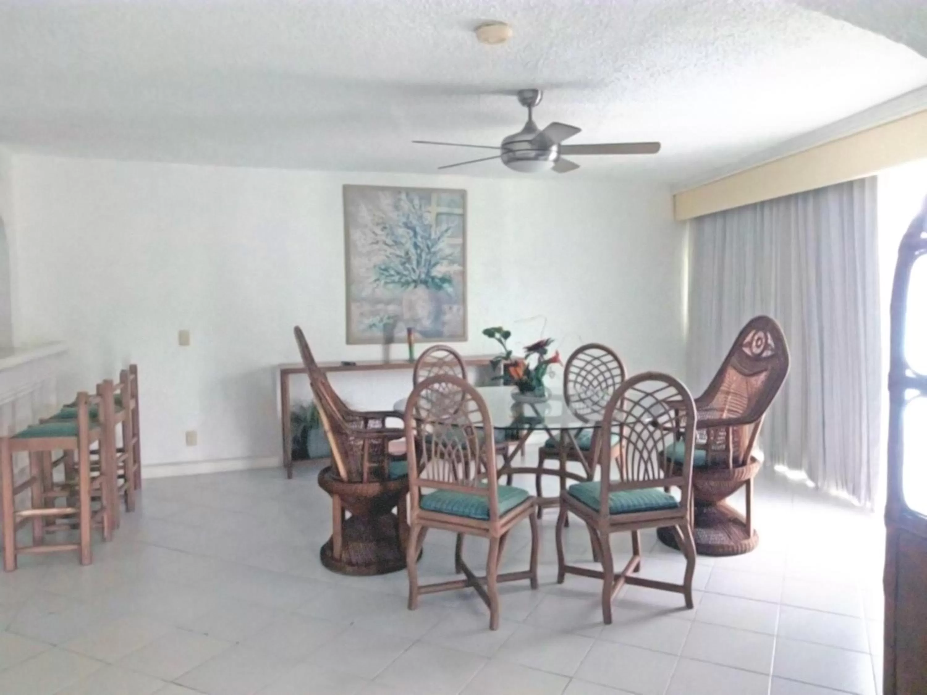 Dining Area in Calinda Beach Acapulco