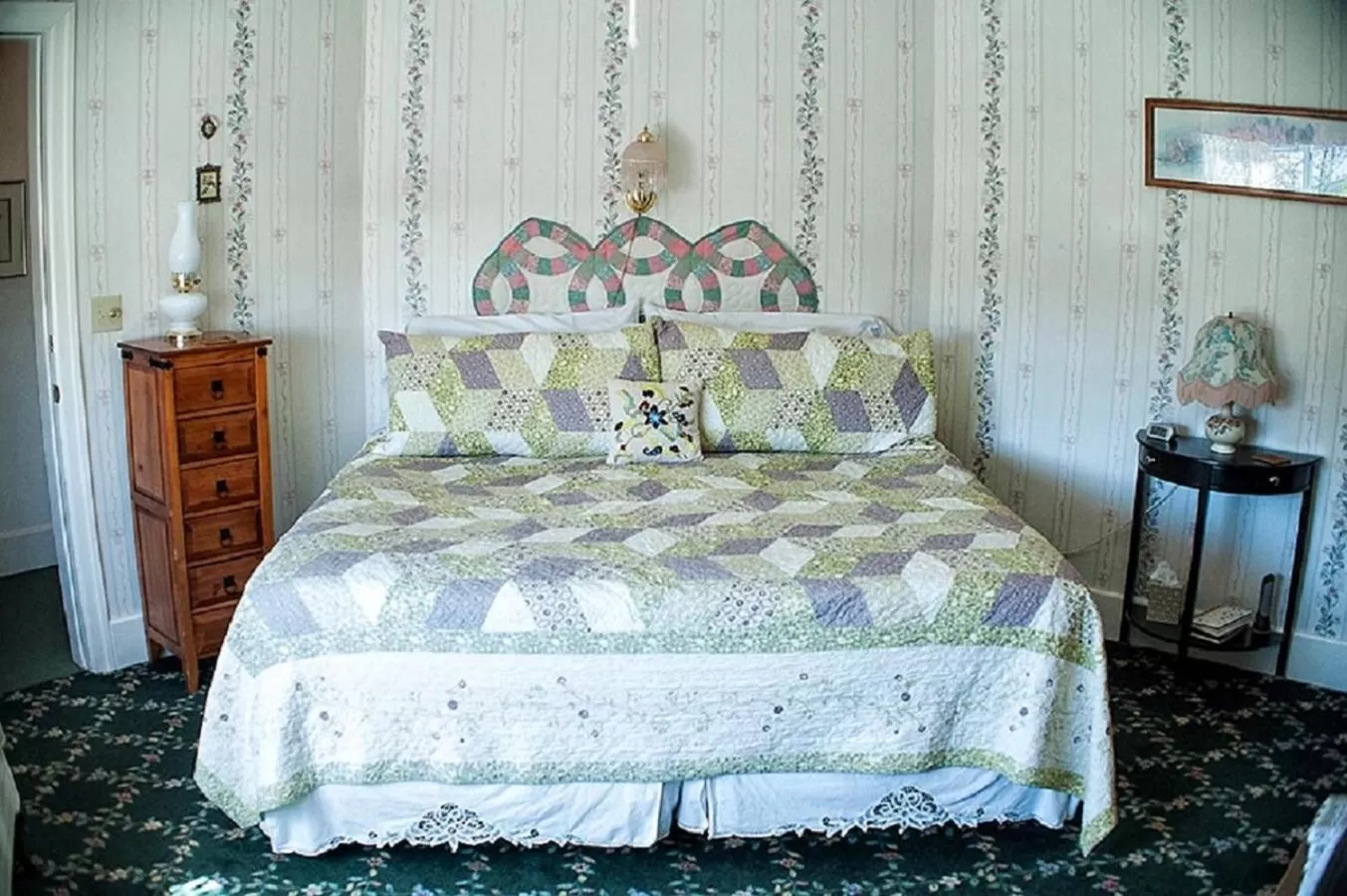 King Room in Anchorage Inn B&B