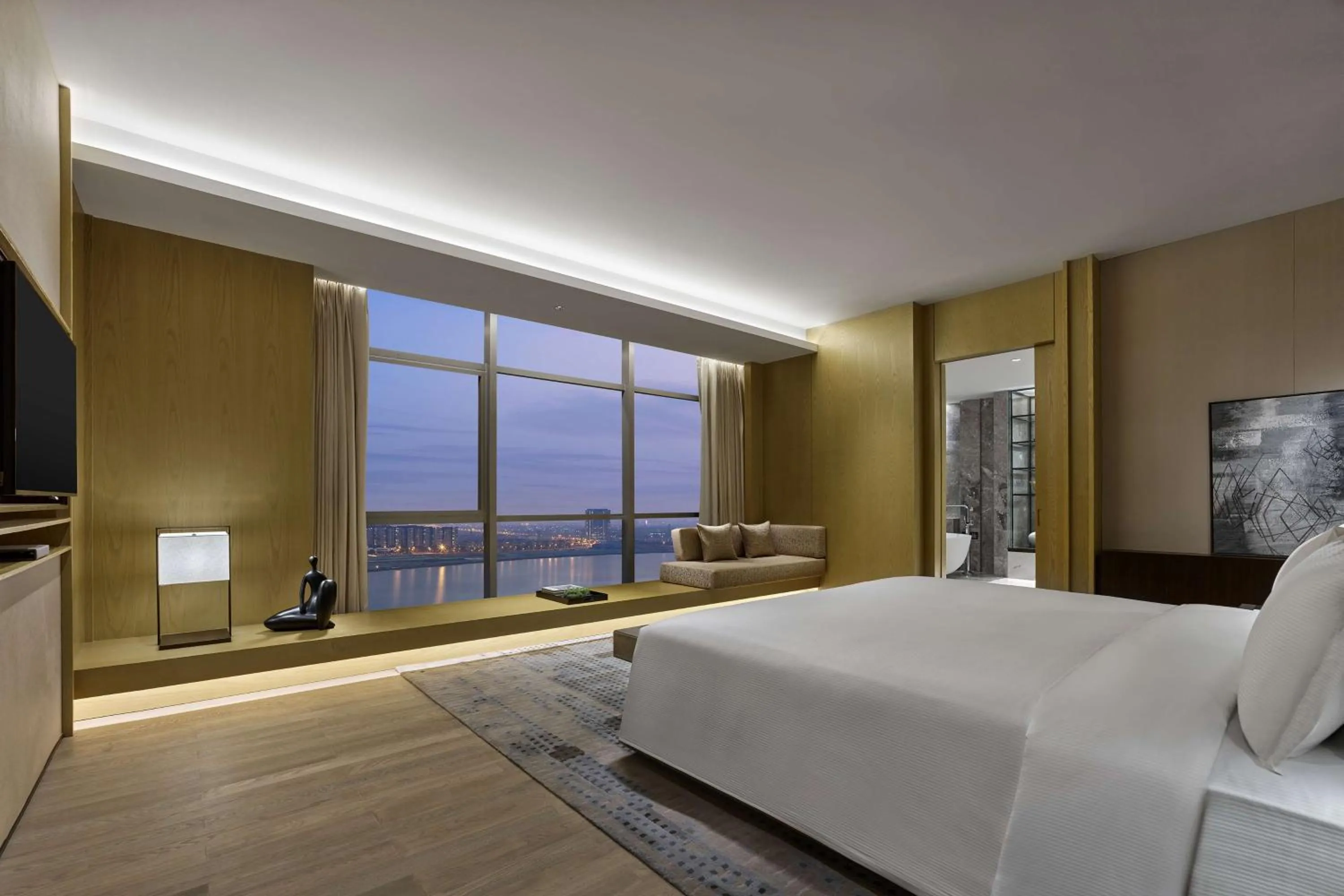 Bathroom, Bed in Hilton Suzhou Yinshan Lake
