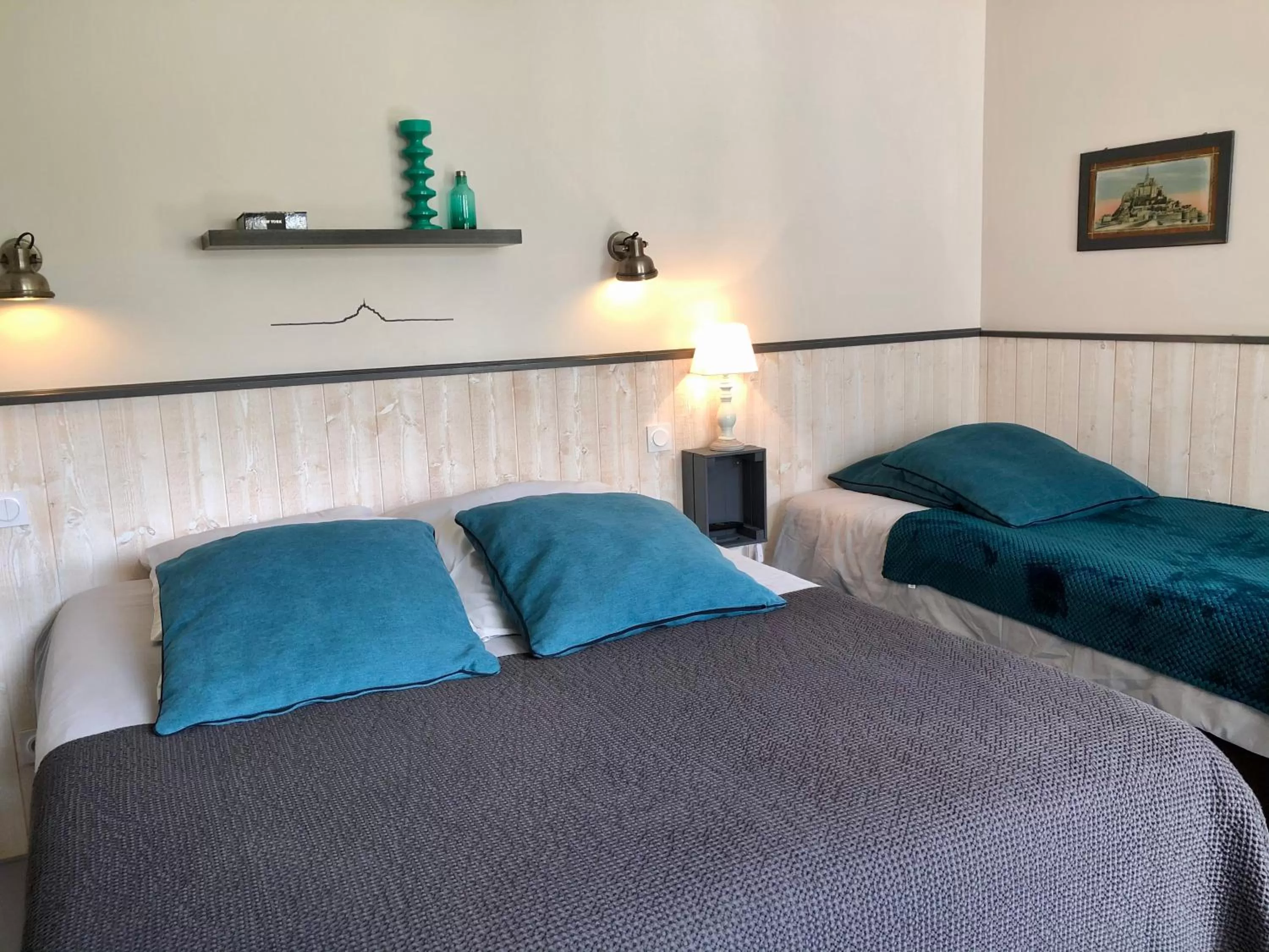 Photo of the whole room, Bed in Le Grenier du Jardin