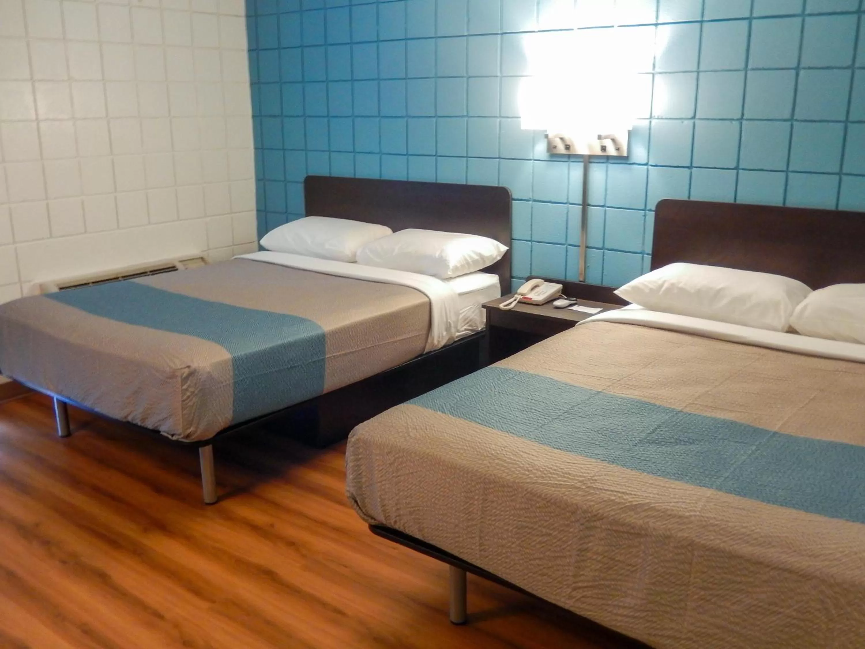 Photo of the whole room, Bed in Motel 6-Somers Point, NJ - Ocean City - Wild Wood Beach