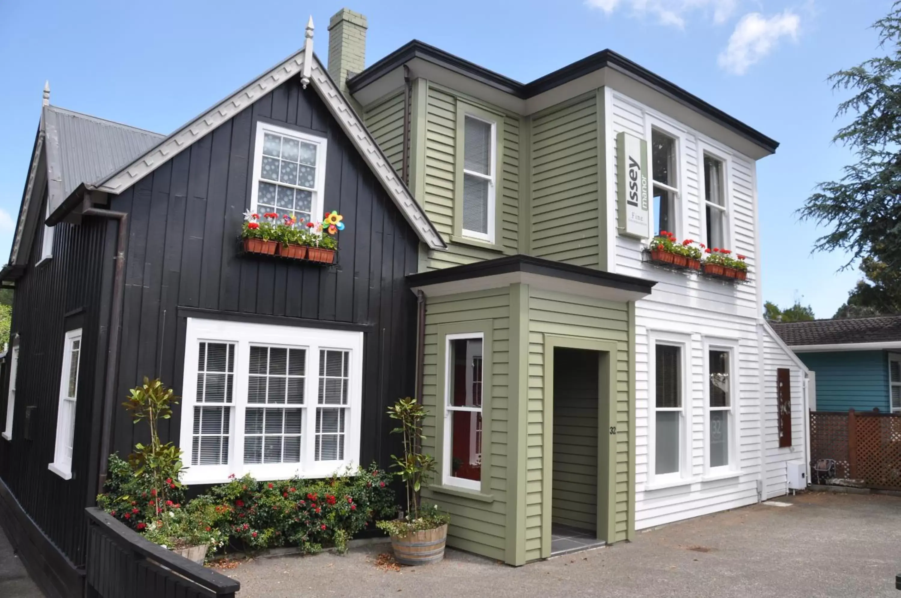 Issey Manor Issey Manor