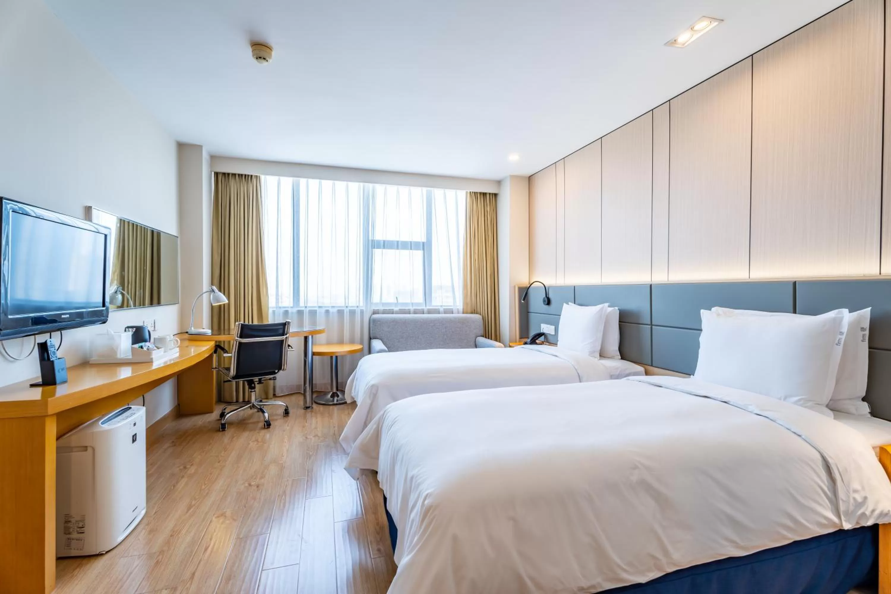 Property logo or sign, Bed in Holiday Inn Express Shanghai Jinqiao Central by IHG