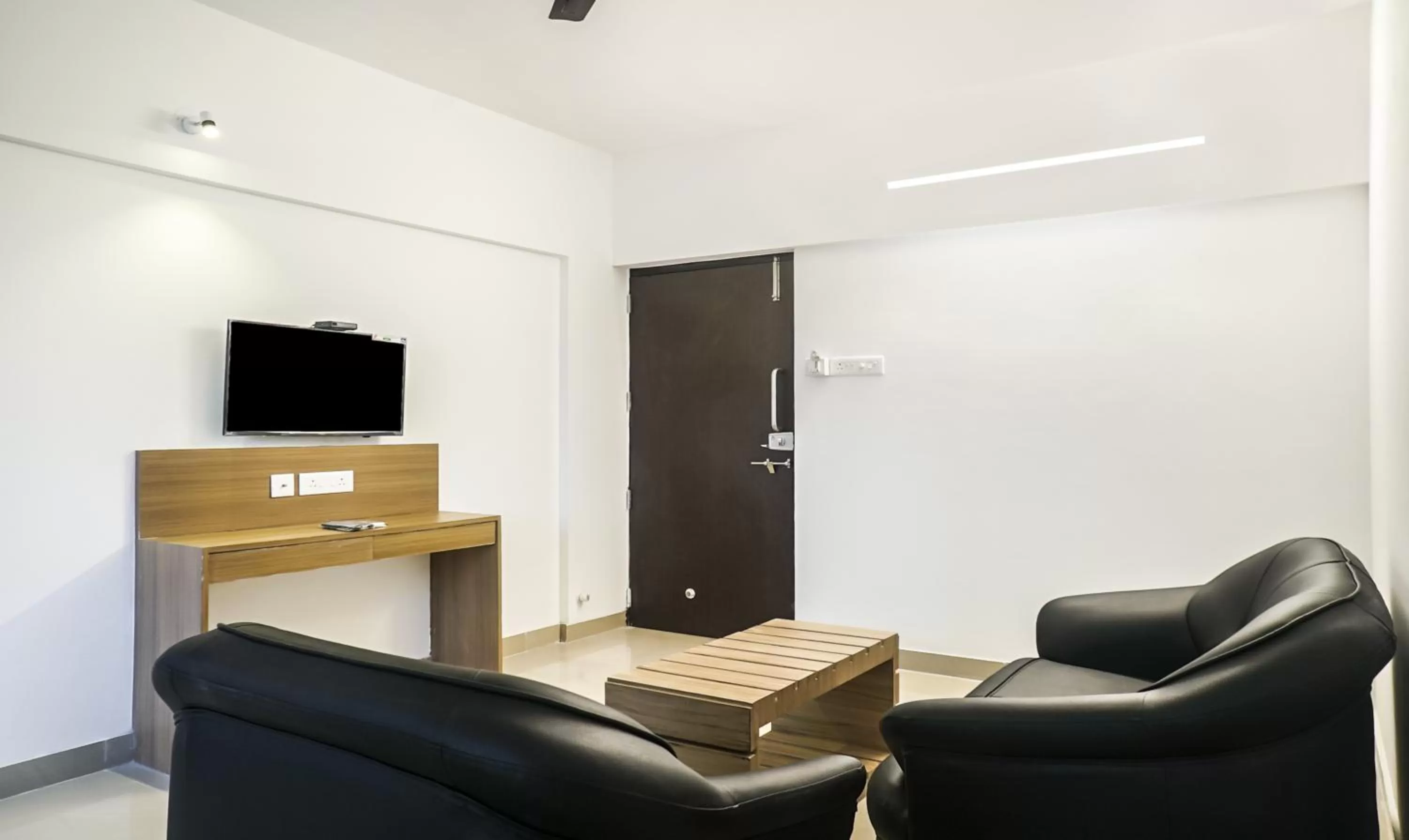 TV and multimedia in Treebo Luxe Suite, Shivaji Nagar