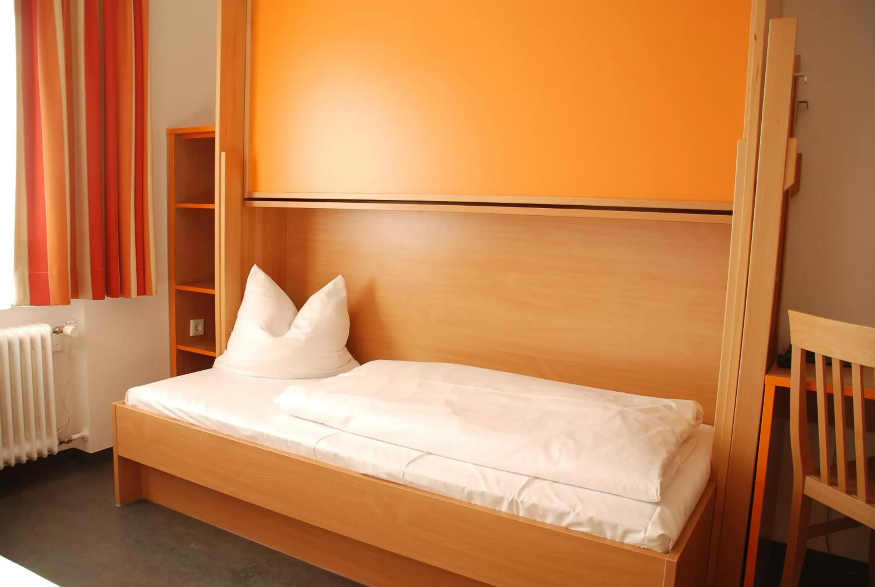 Single Room with Shared Toilet - single occupancy in Ausbildungshotel St. Theresia Single Room with Shared Toilet - single occupancy in Ausbildungshotel St. Theresia