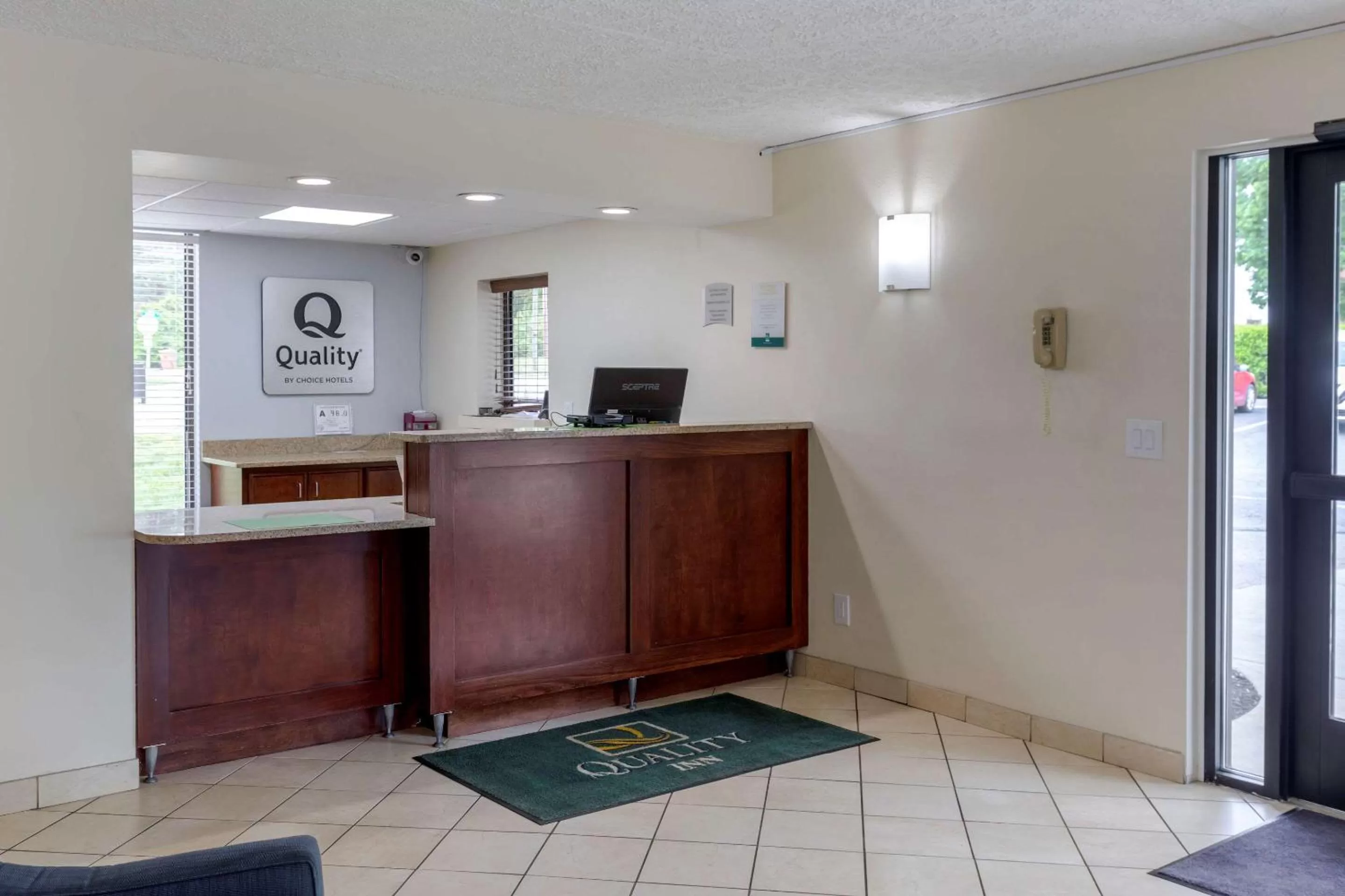 Lobby or reception in Quality Inn - Roxboro South