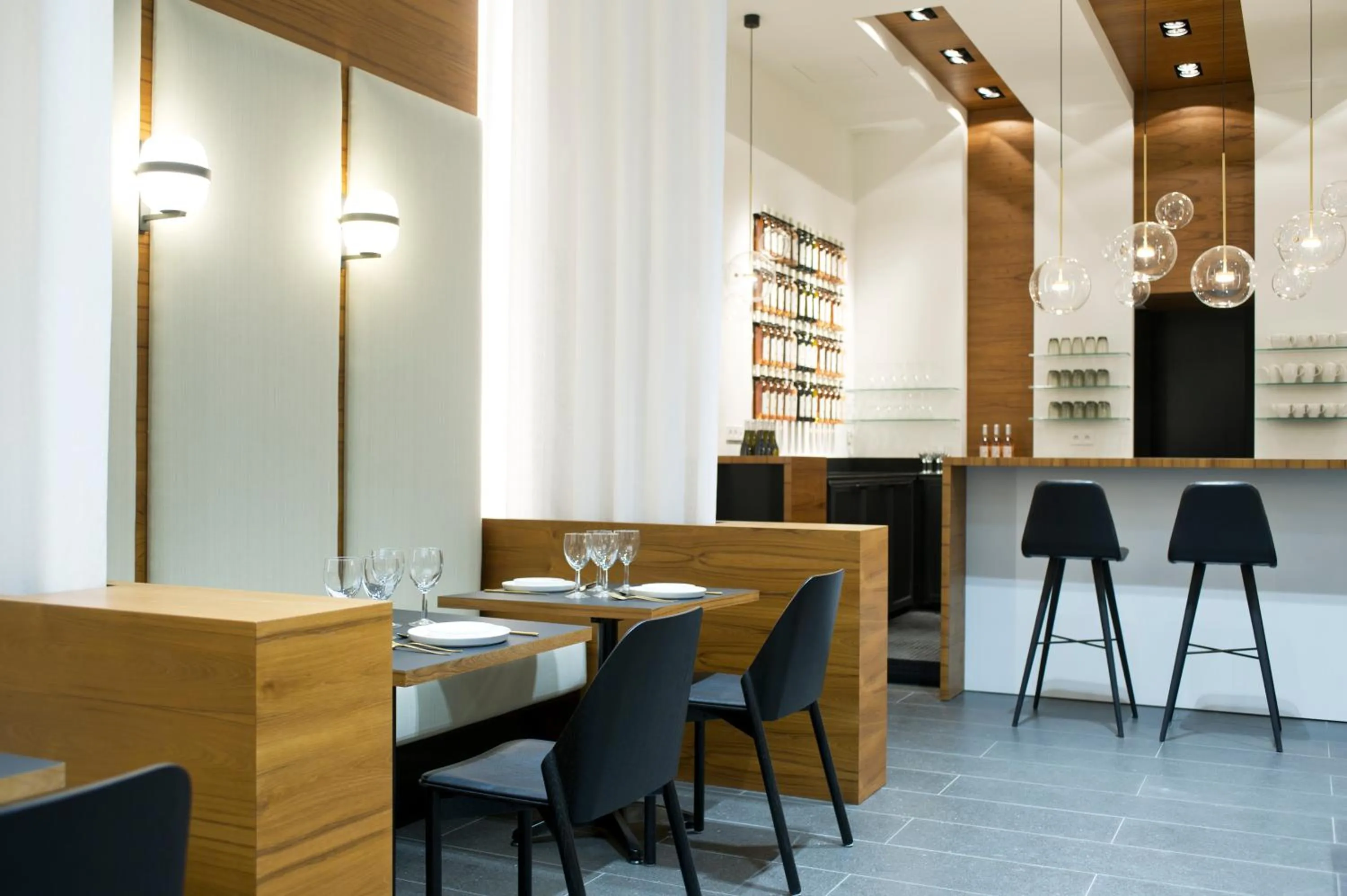 Restaurant/places to eat in Hotel Centre Nautique