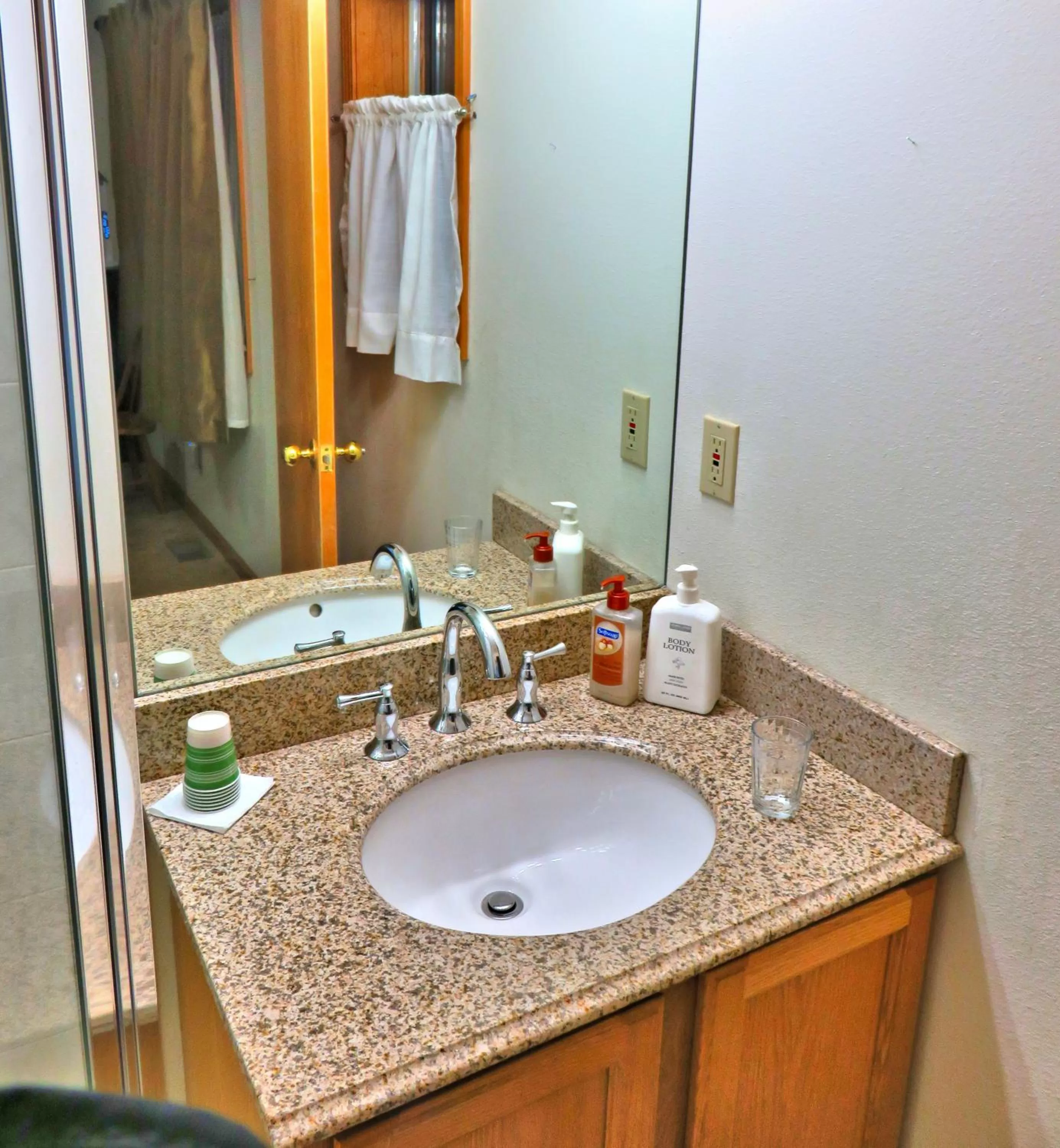 Bathroom in Mein Haus Bed & Breakfast