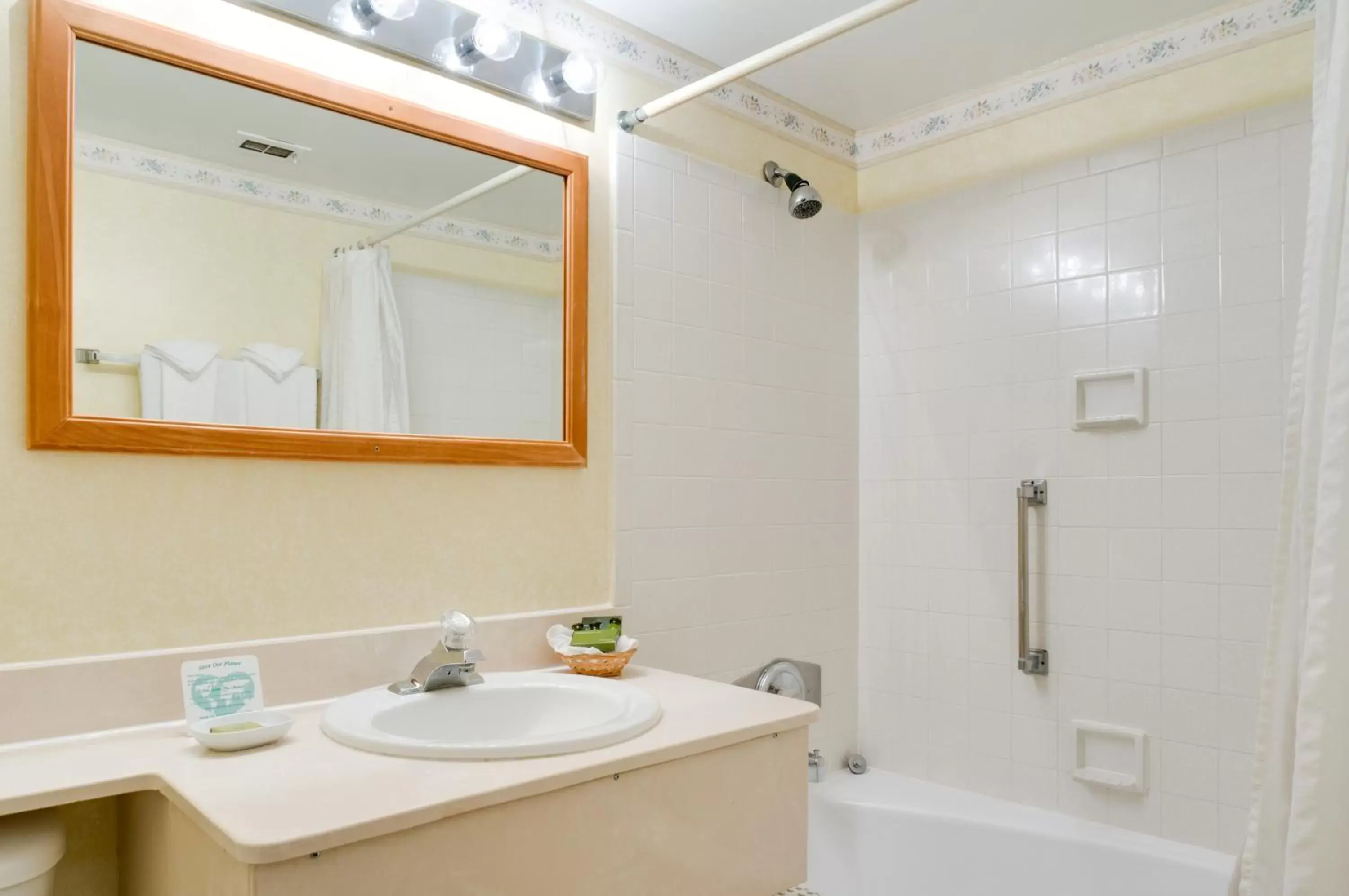 Standard Room with One Double Bed - single occupancy in Saga Motor Hotel Pasadena Standard Room with One Double Bed - single occupancy in Saga Motor Hotel Pasadena