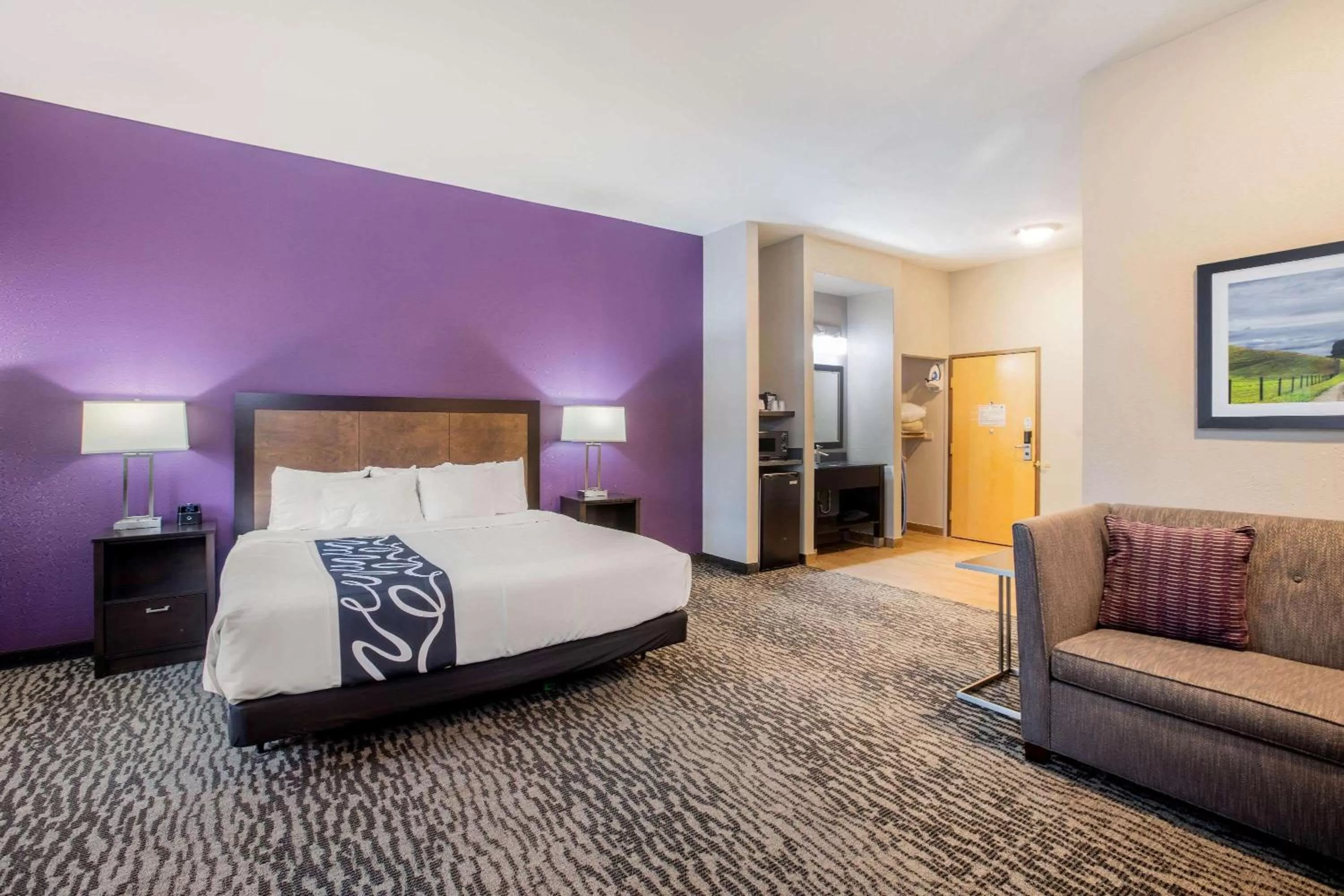 Photo of the whole room, Bed in La Quinta Inn by Wyndham Livermore